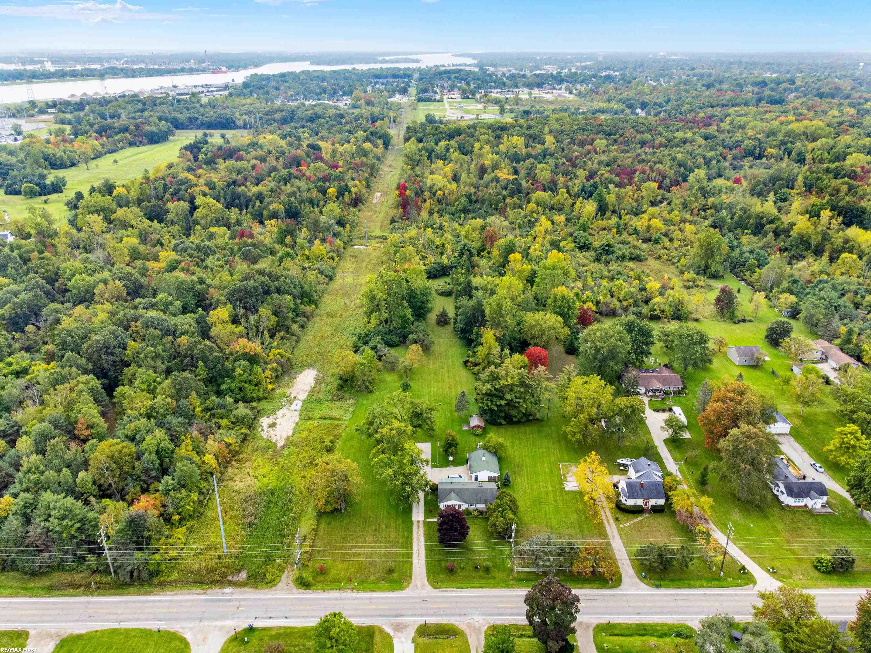 Homes for sale in Marysville, MI | 3605 Ravenswood Rd, Marysville, MI 48040 | MLS# 50198902