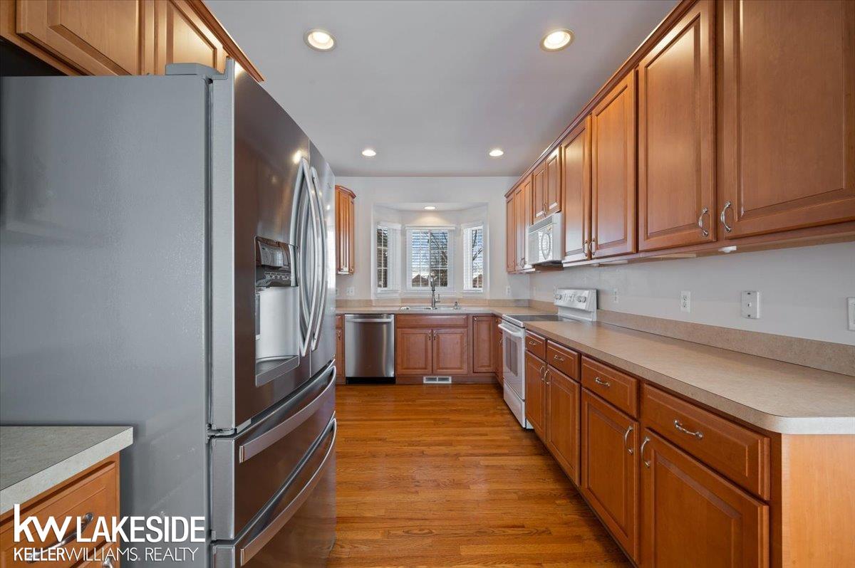 Clinton Township, MI, 48038