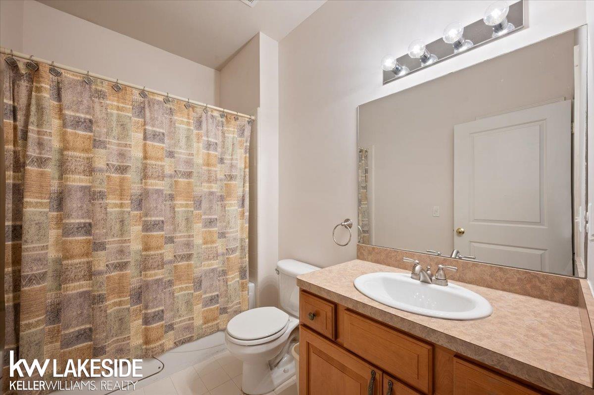 Clinton Township, MI, 48038