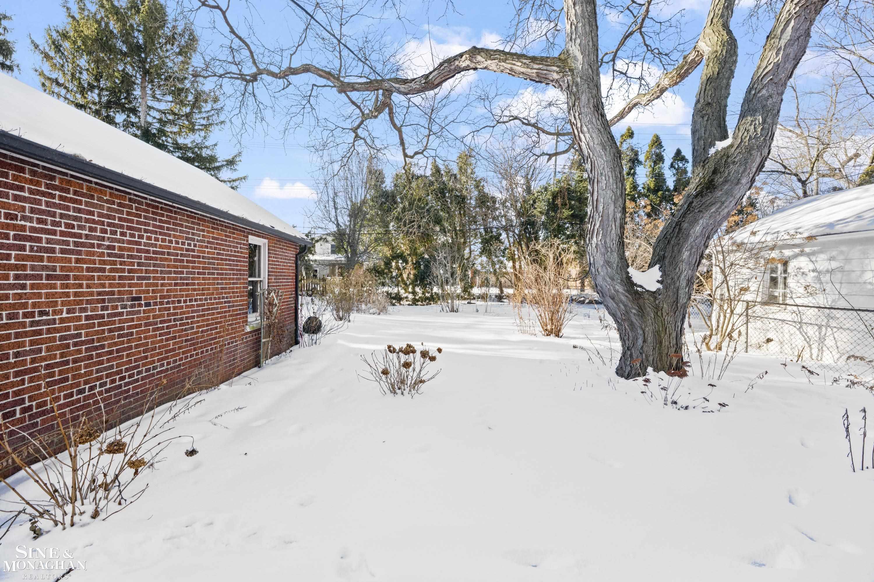 Grosse Pointe Farms, MI, 48236