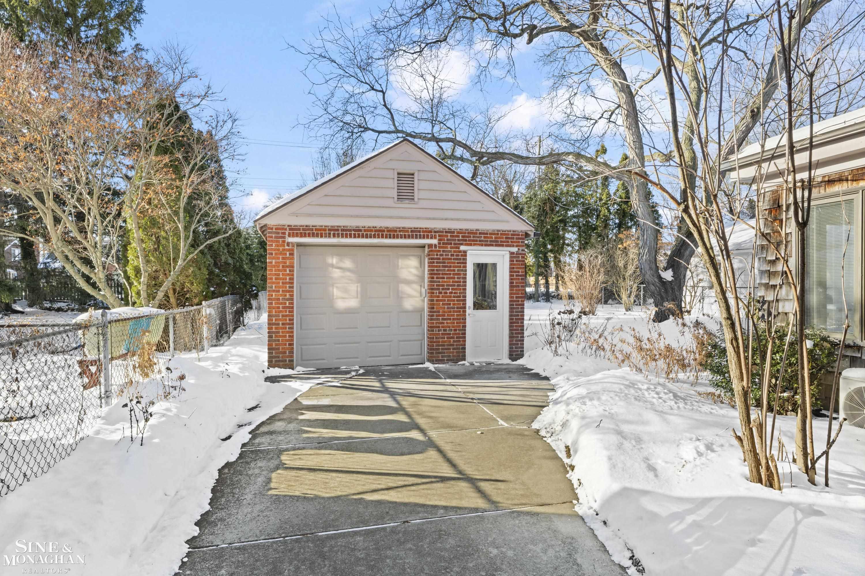 Grosse Pointe Farms, MI, 48236