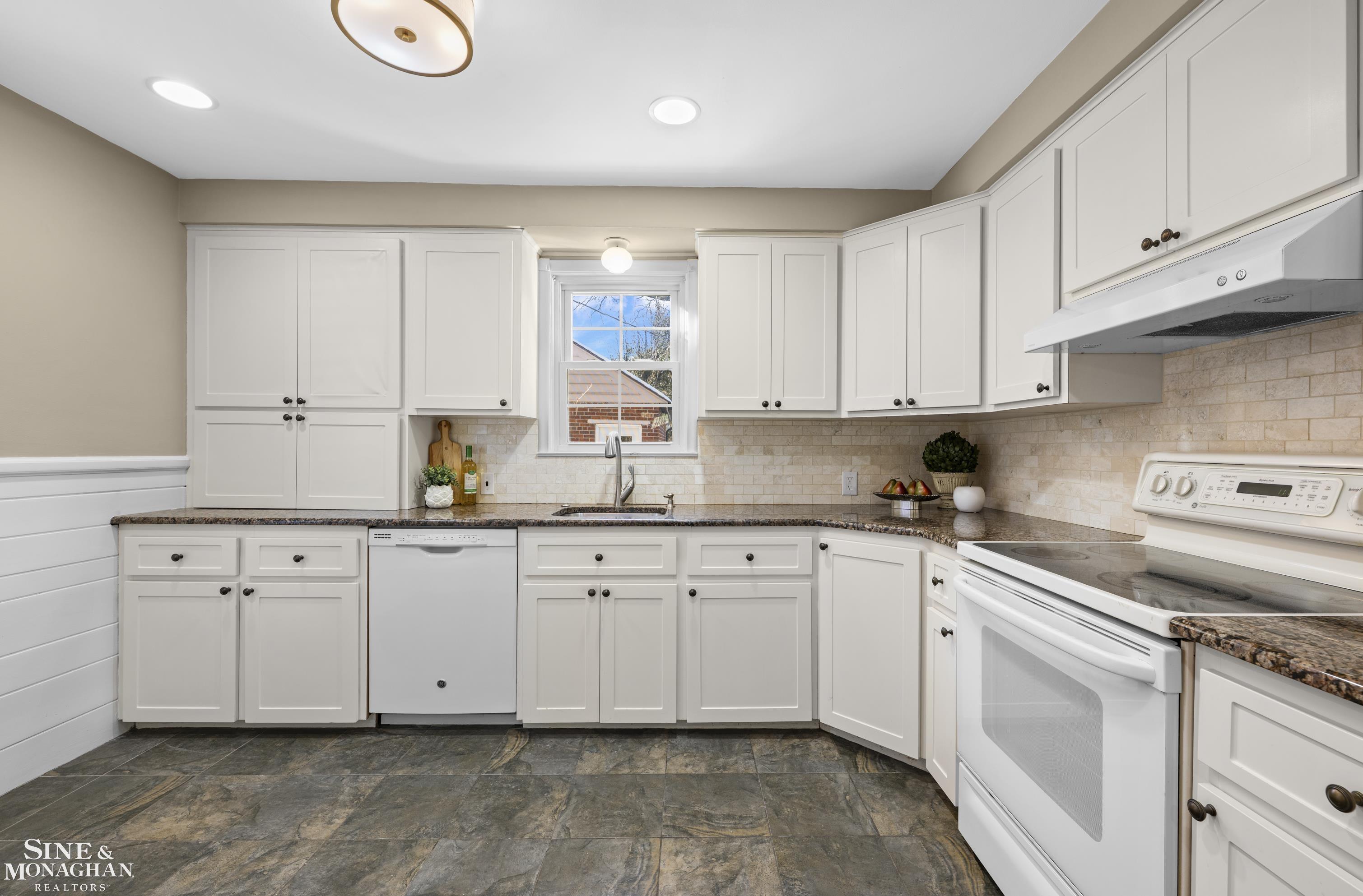 Grosse Pointe Farms, MI, 48236