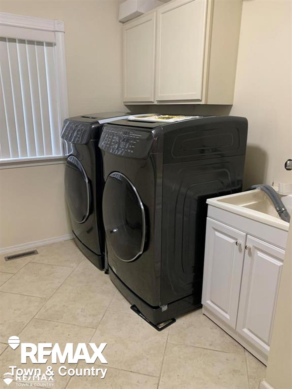 1260 Springborrow Drive, Flint, MI, 48532