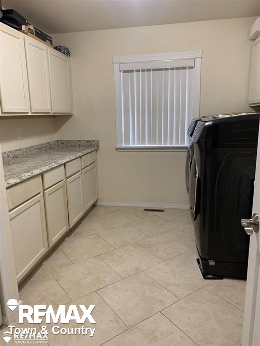 1260 Springborrow Drive, Flint, MI, 48532