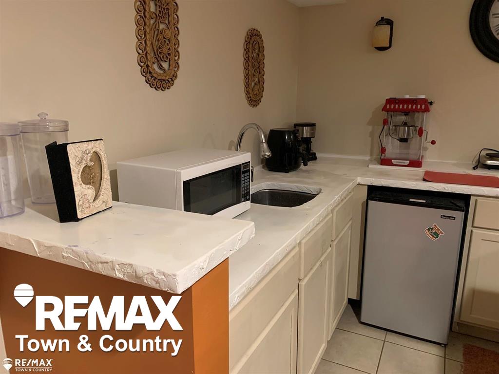 1260 Springborrow Drive, Flint, MI, 48532