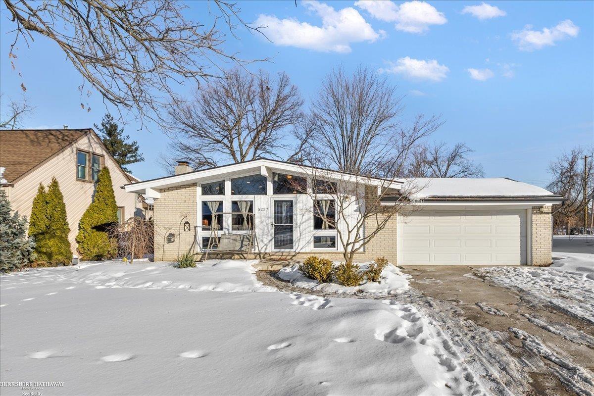 11849 Delvin Drive, Sterling Heights, MI, 48313 1729