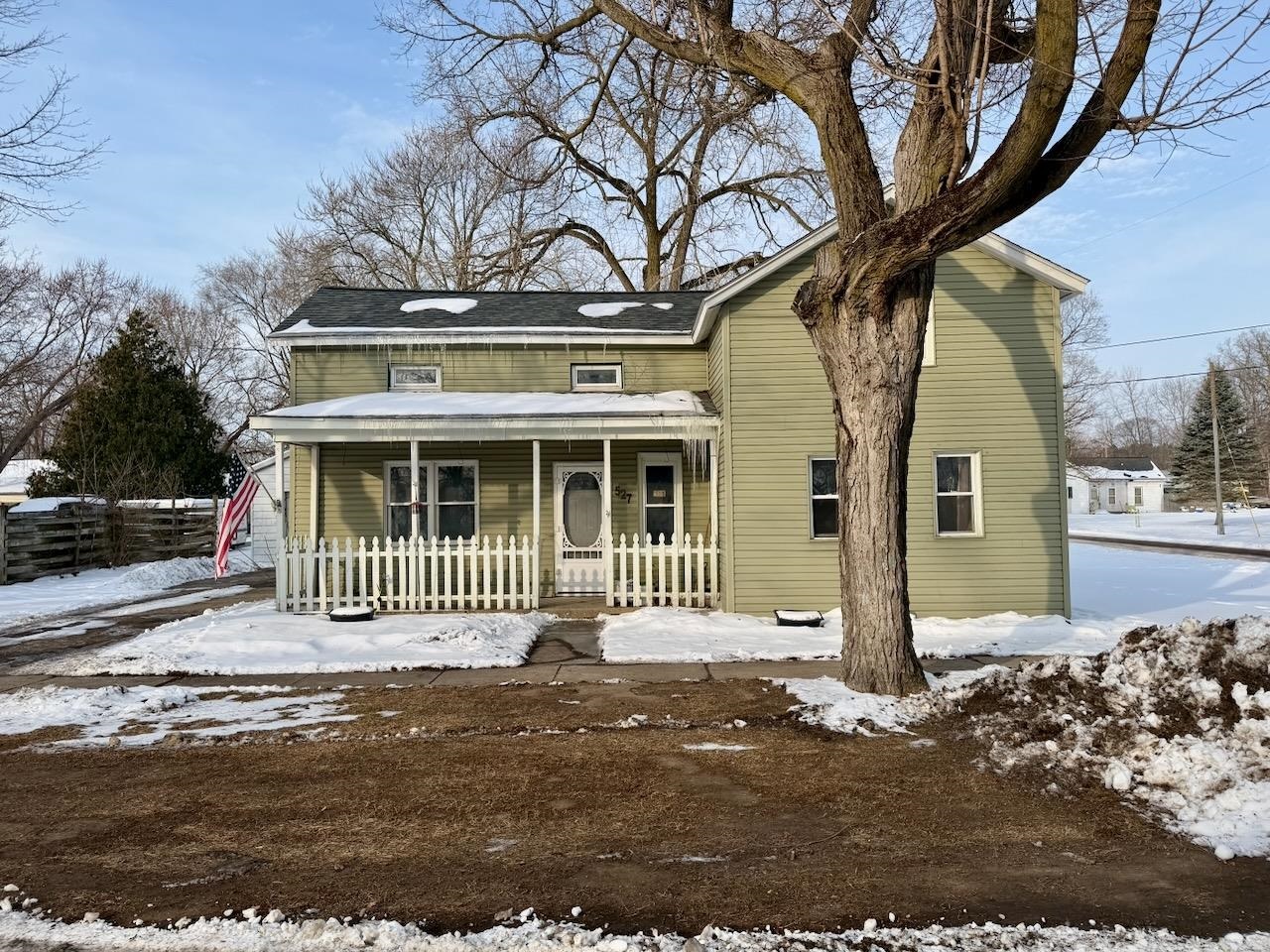 Homes for sale in Chesaning, MI | 527 N Line St, Chesaning, MI 48616 | MLS# 50199168