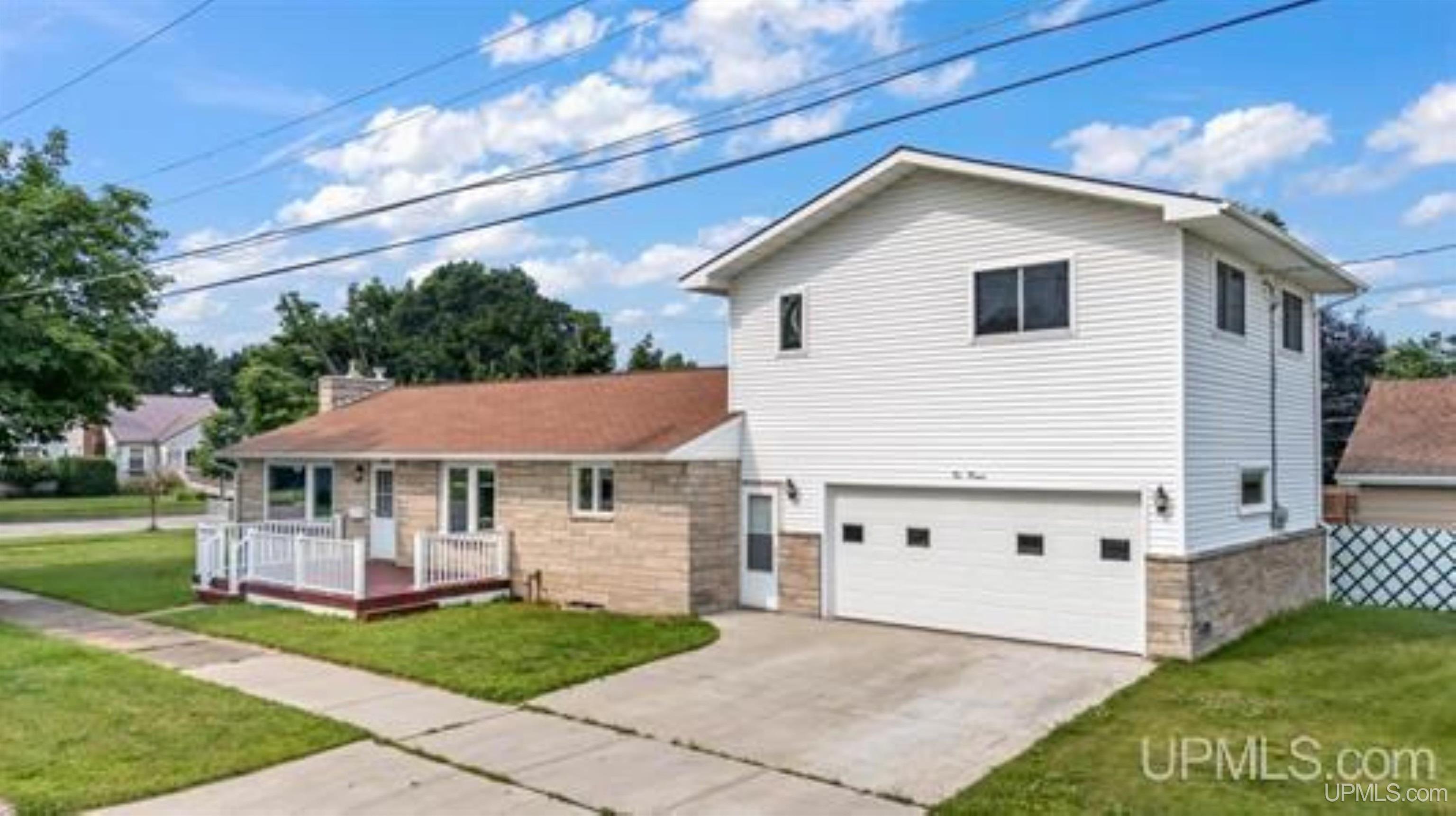 3rd image of 1020 S 18Th Street Ave, Escanaba, MI 49829 | MLS# 50199195
