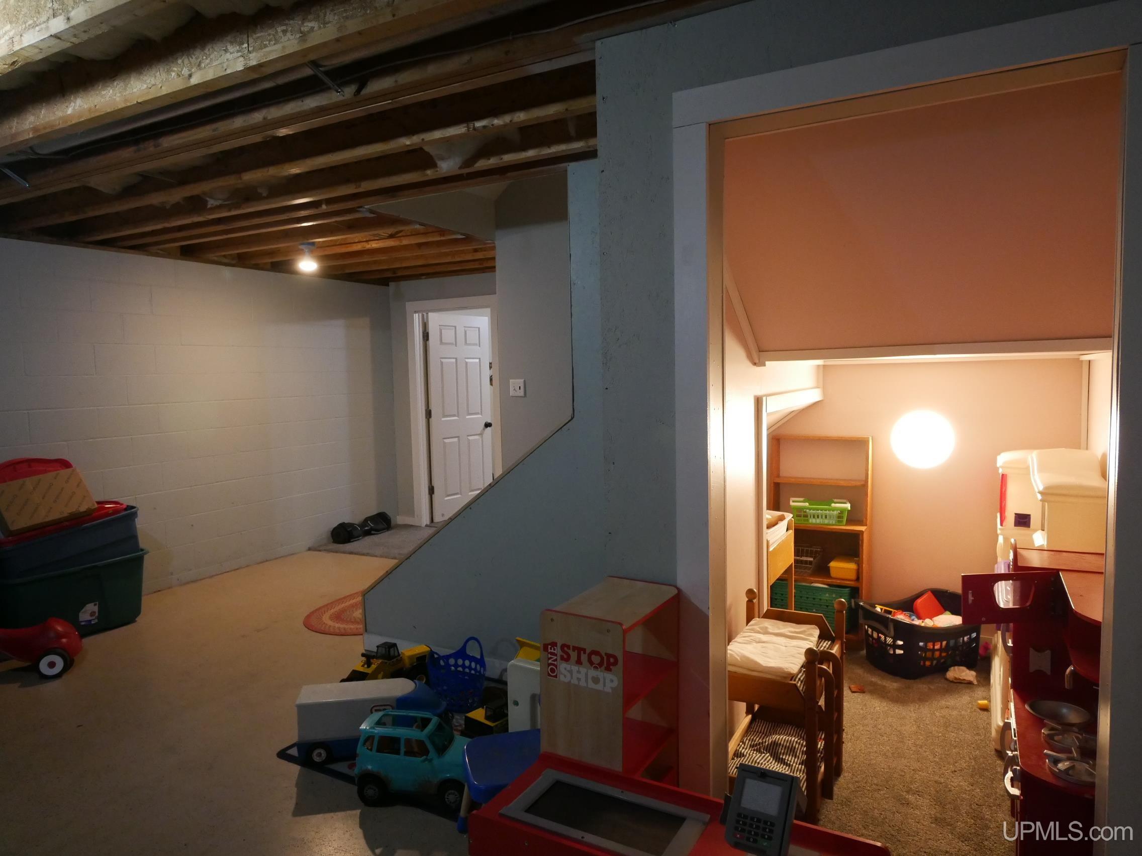 52275 N Superior Road, Houghton, MI, 49931