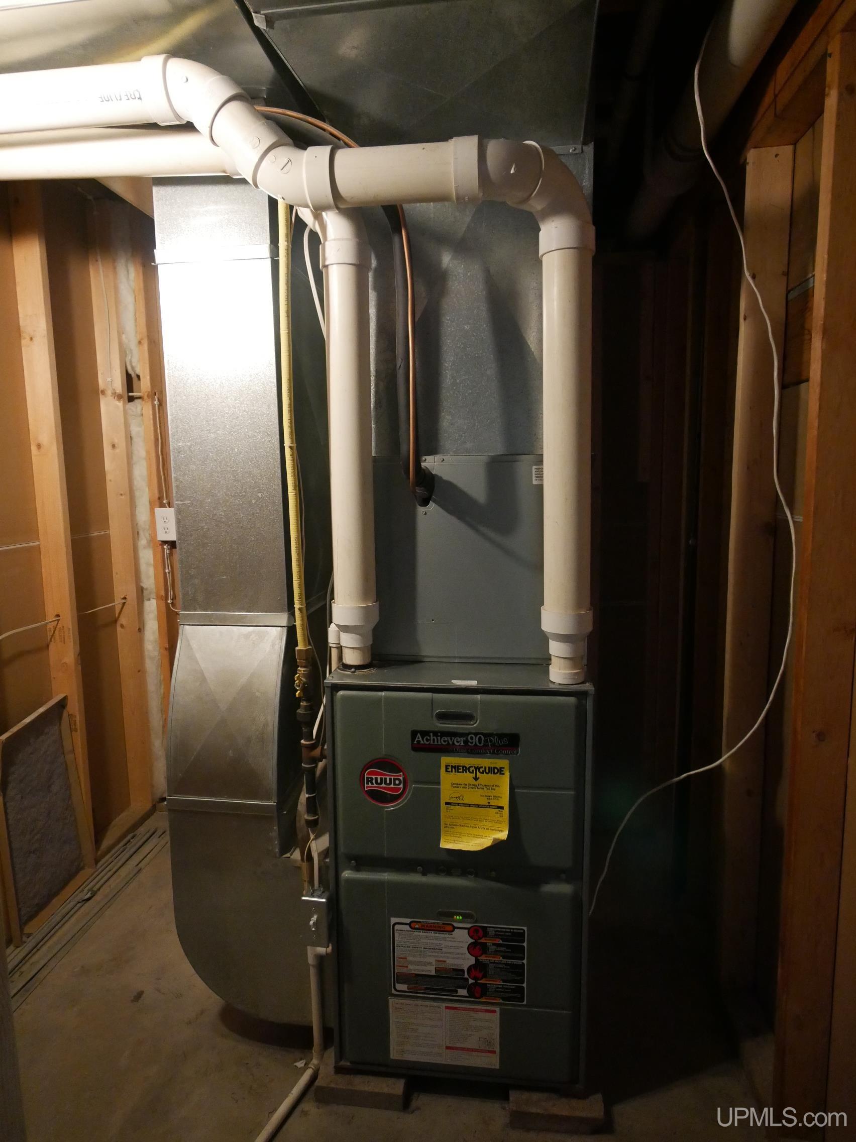 52275 N Superior Road, Houghton, MI, 49931