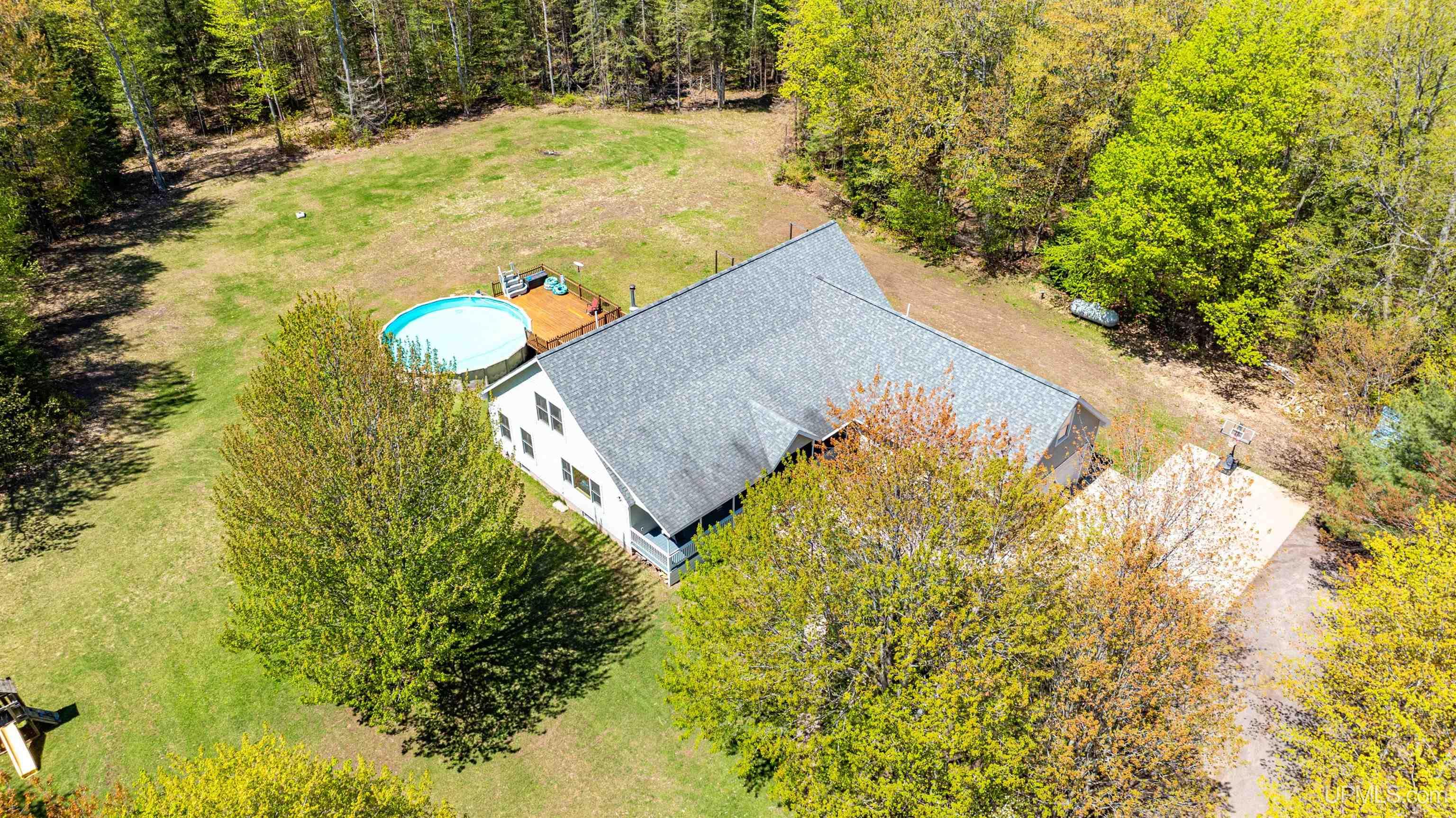 52275 N Superior Road, Houghton, MI, 49931