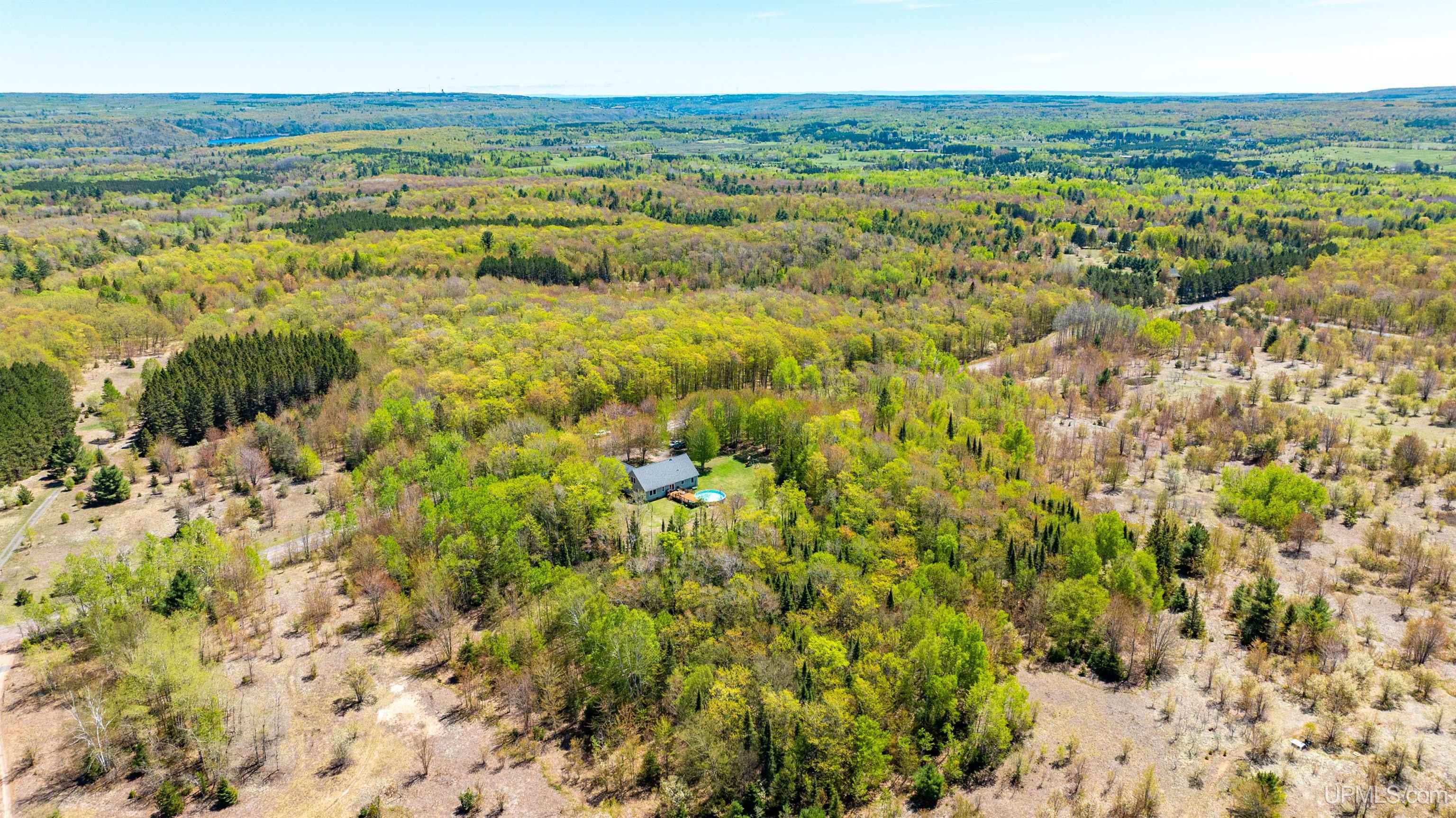 52275 N Superior Road, Houghton, MI, 49931