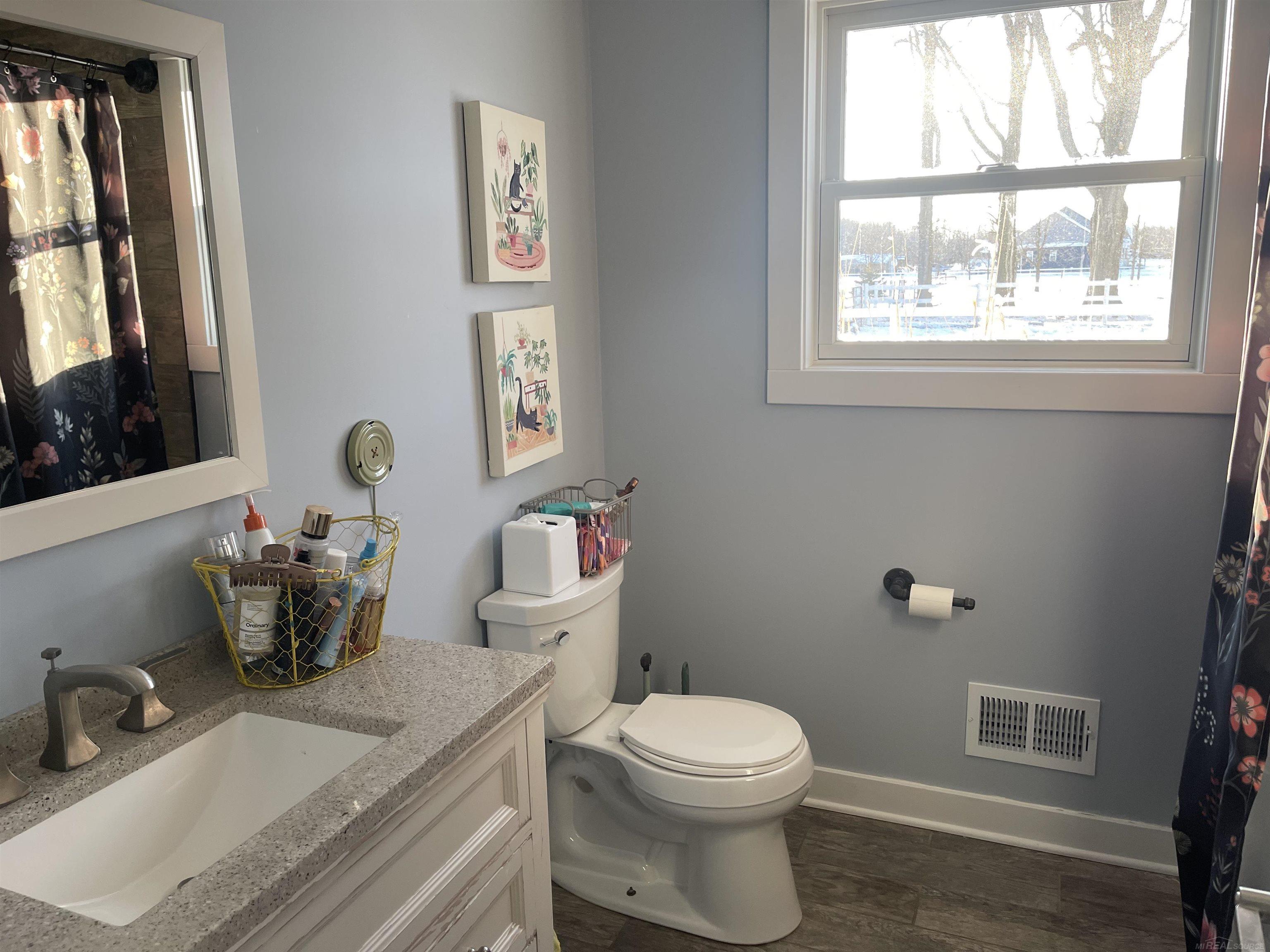 8020 Linden Drive, Almont, MI, 48003