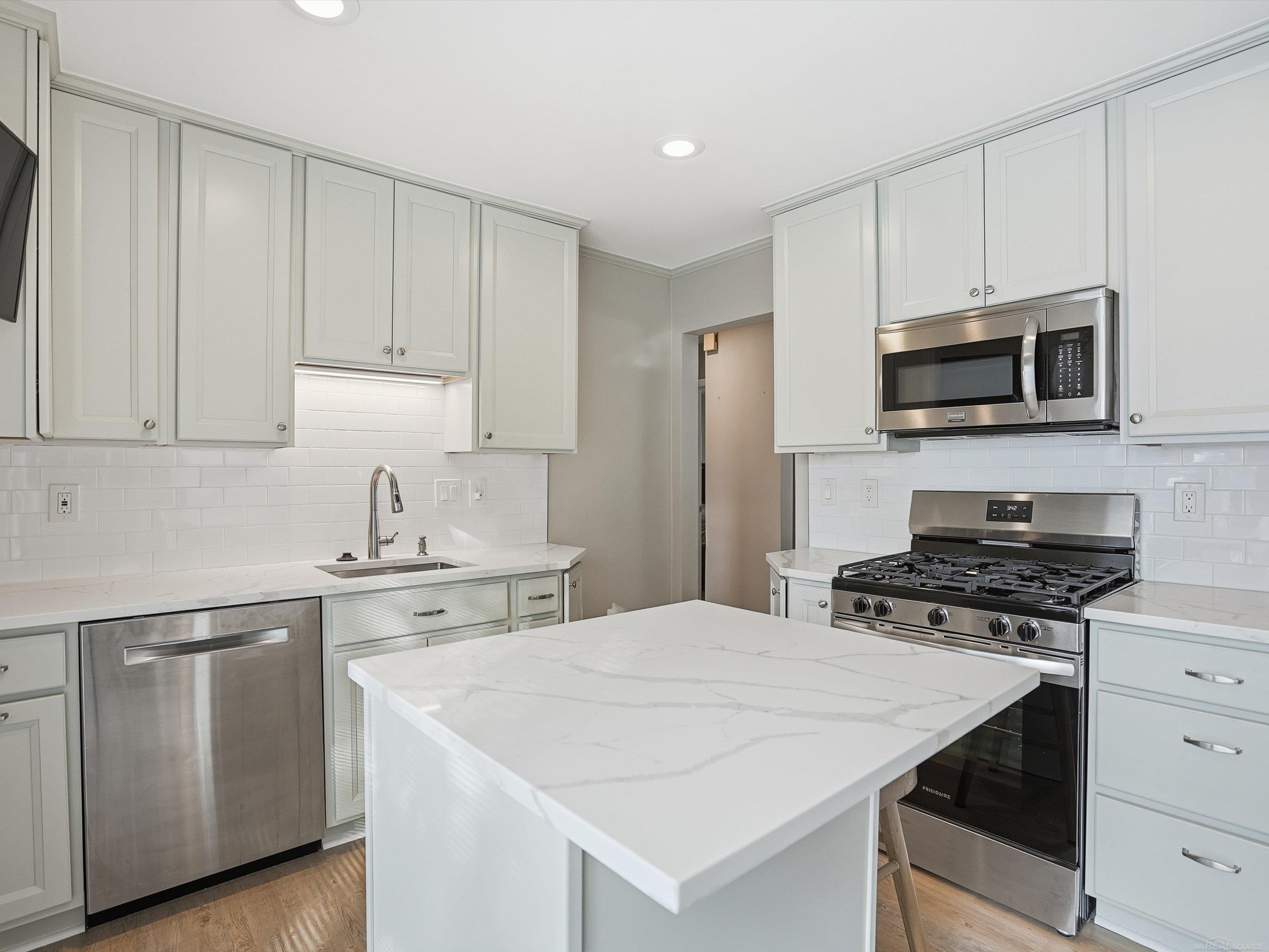 Royal Oak, MI, 48073