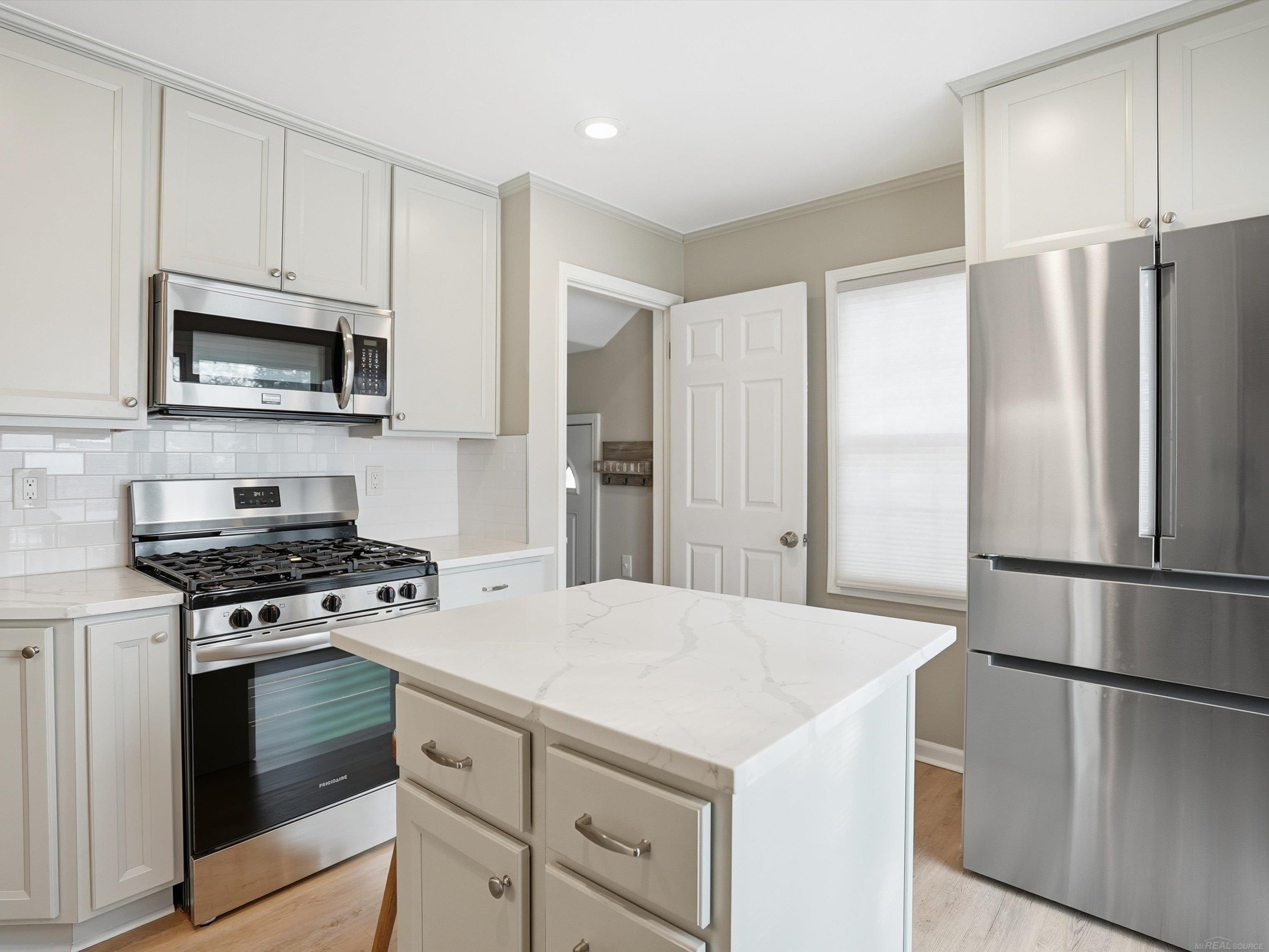 Royal Oak, MI, 48073