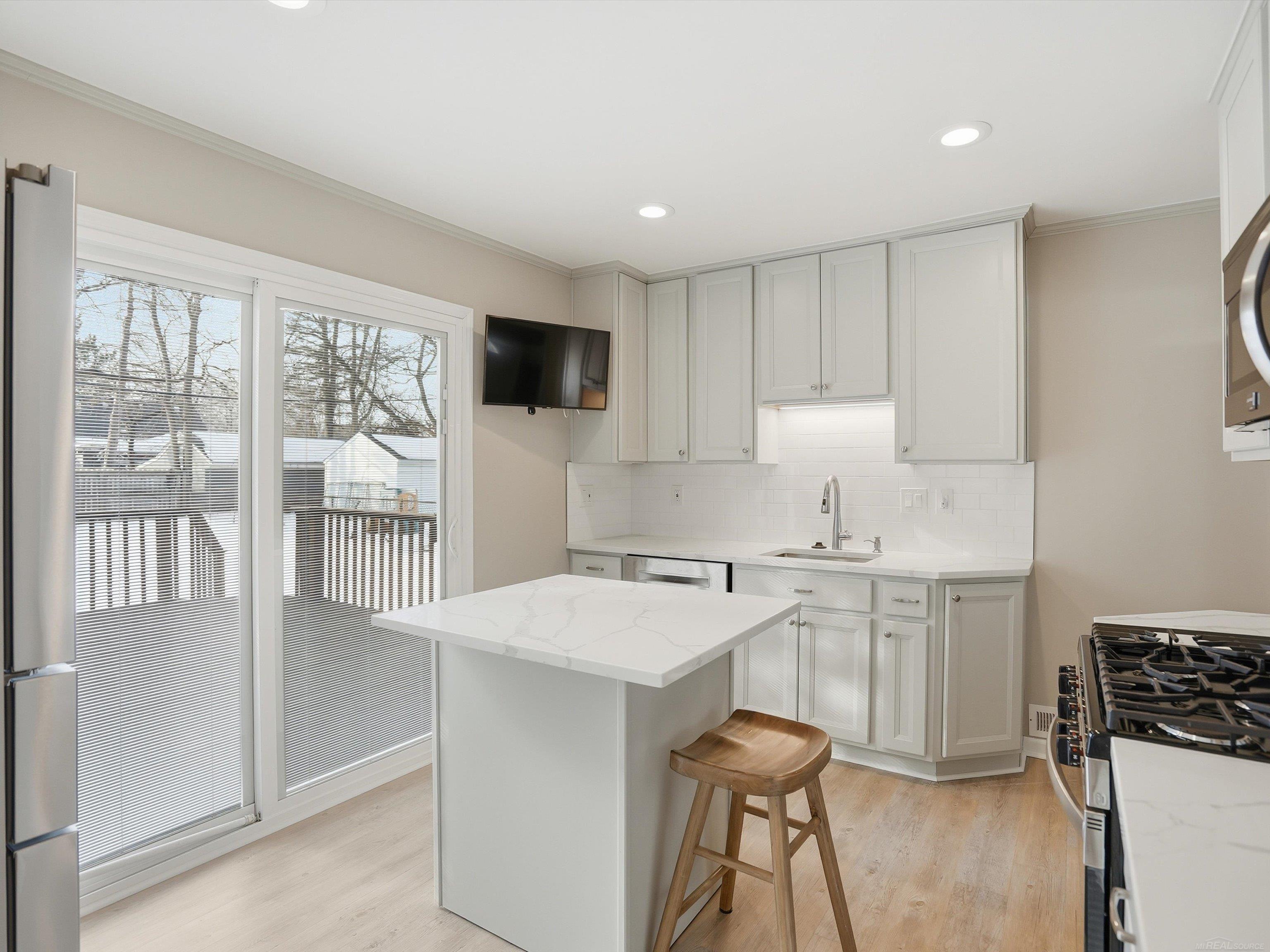 Royal Oak, MI, 48073