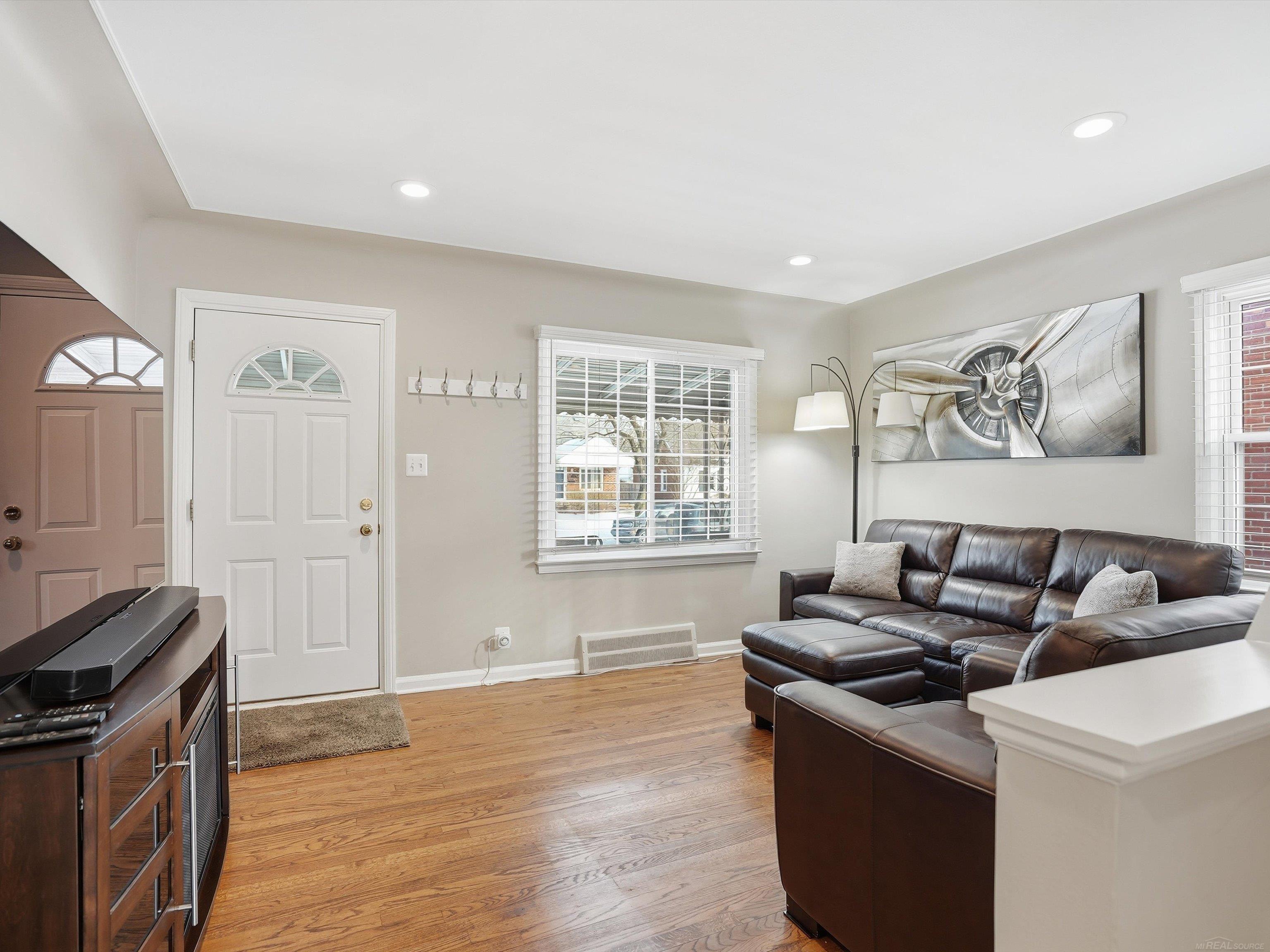 Royal Oak, MI, 48073