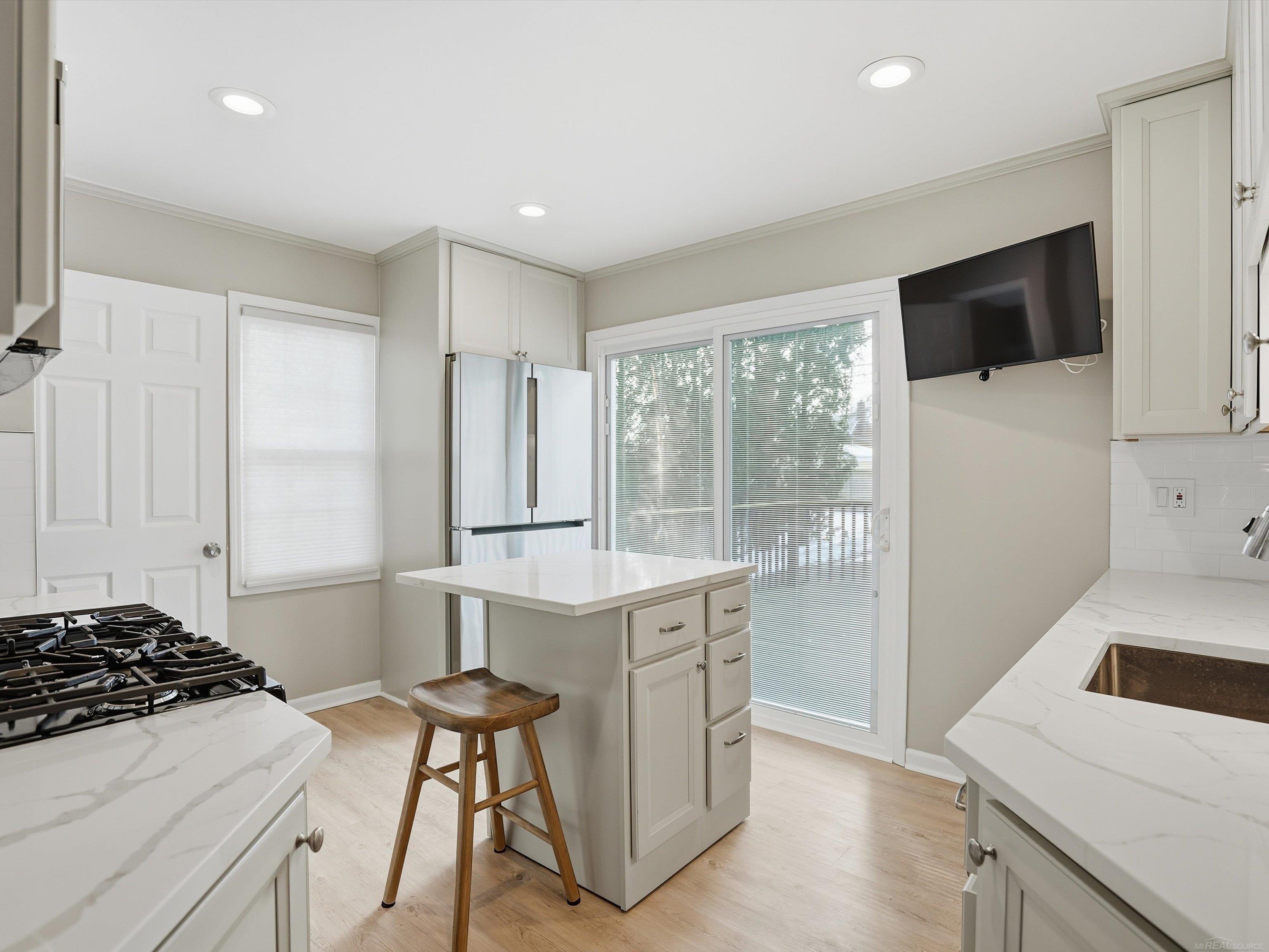 Royal Oak, MI, 48073