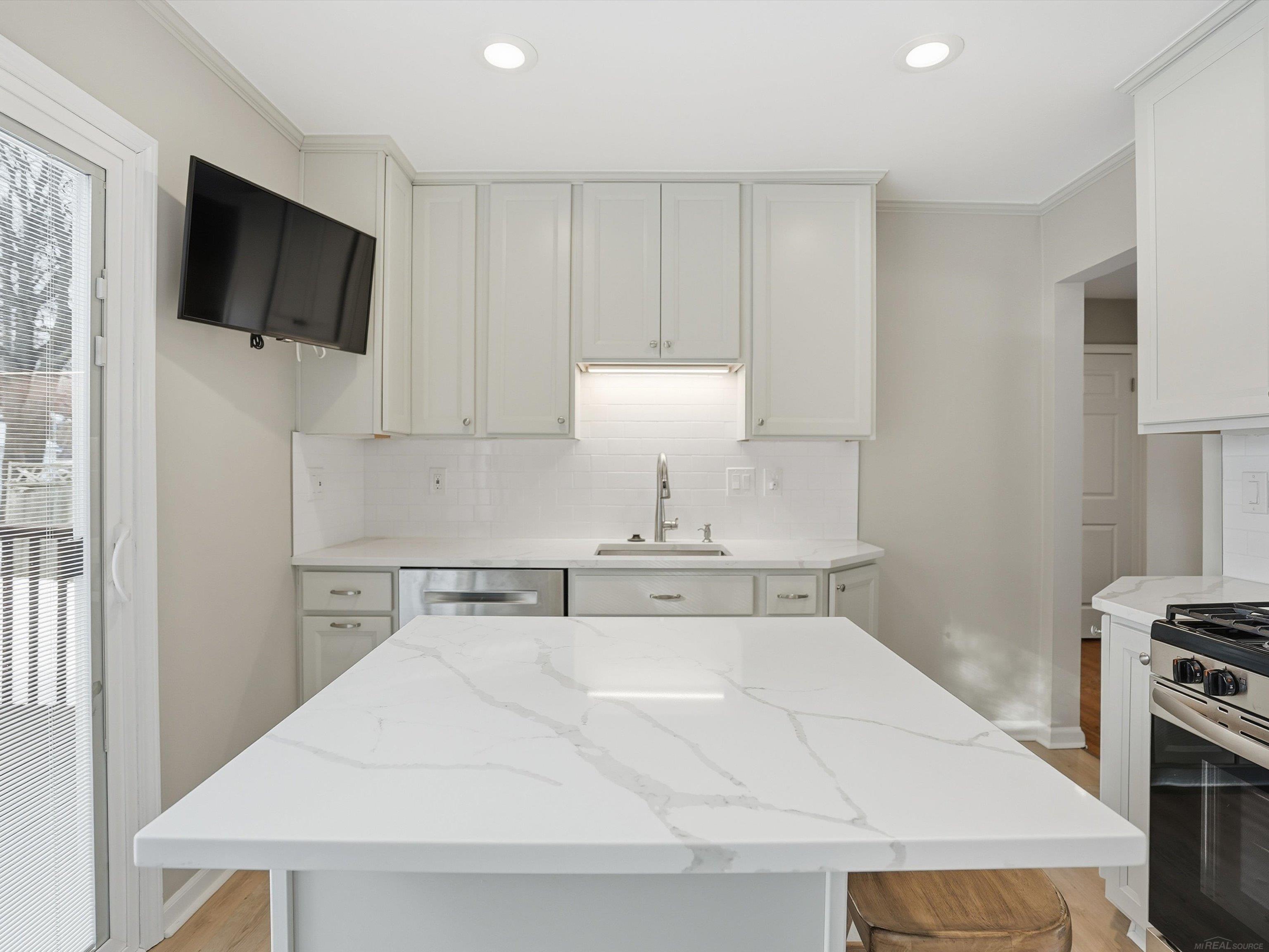 Royal Oak, MI, 48073