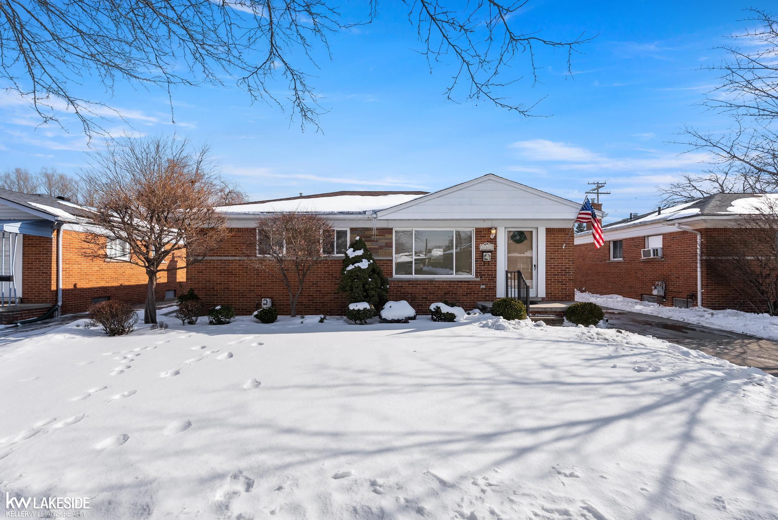 Saint Clair Shores, MI, 48082