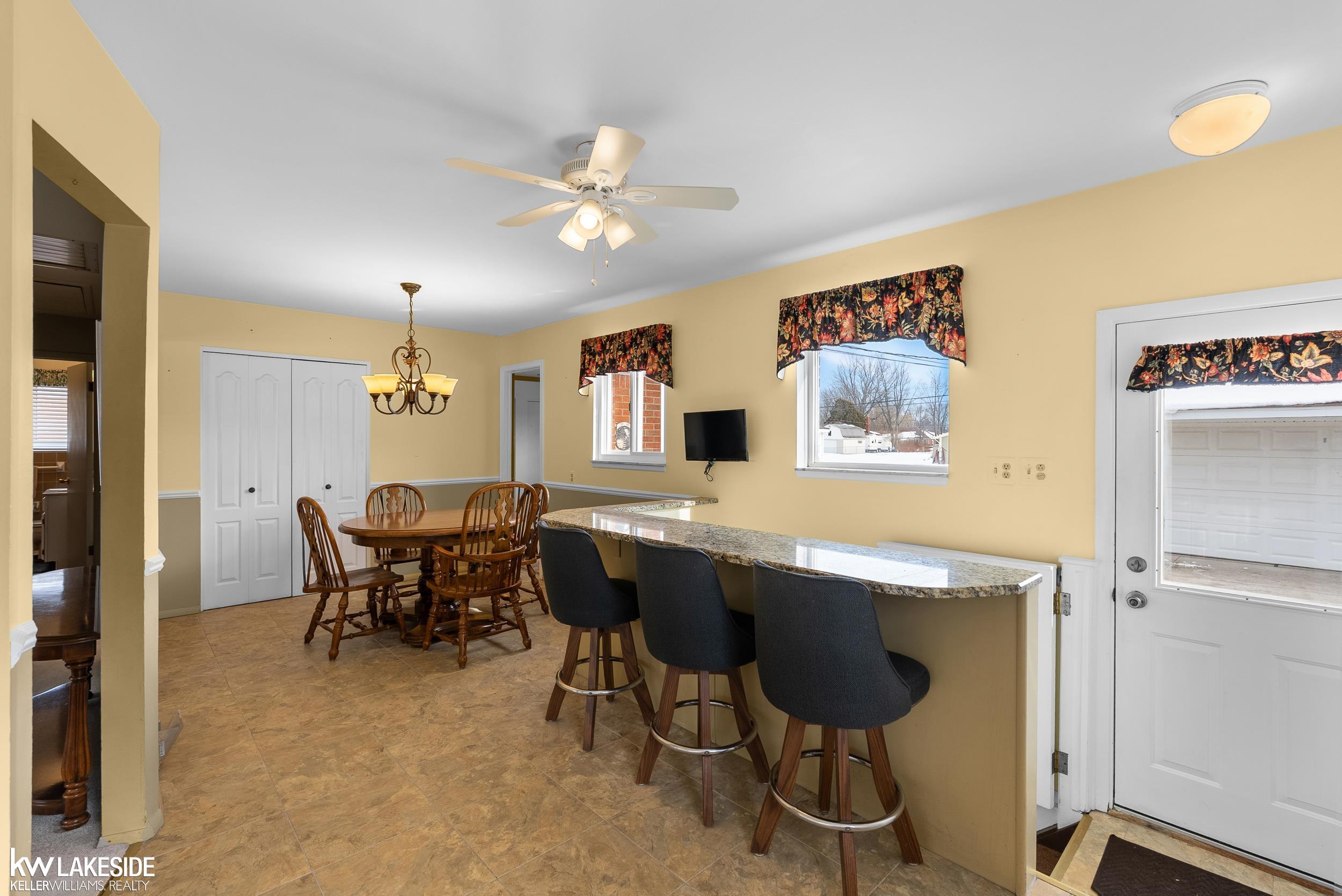 Saint Clair Shores, MI, 48082