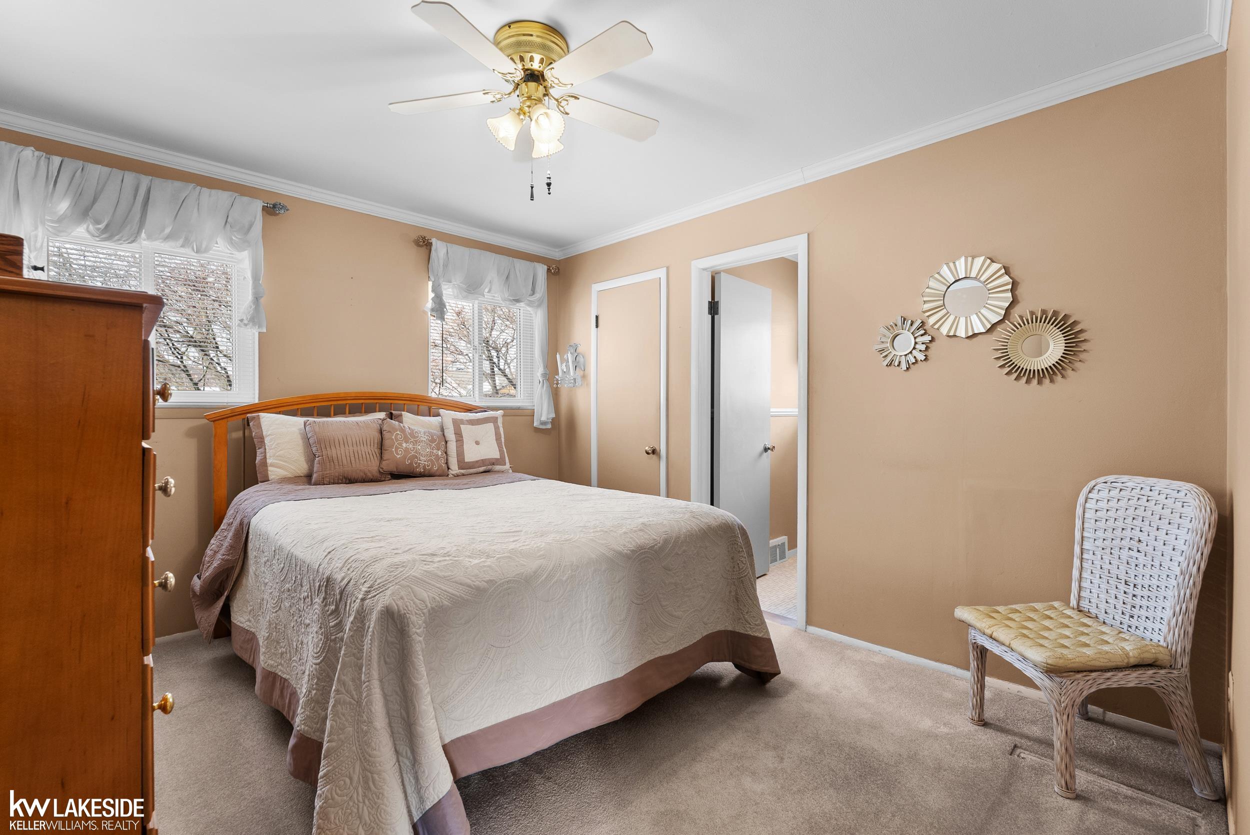 Saint Clair Shores, MI, 48082