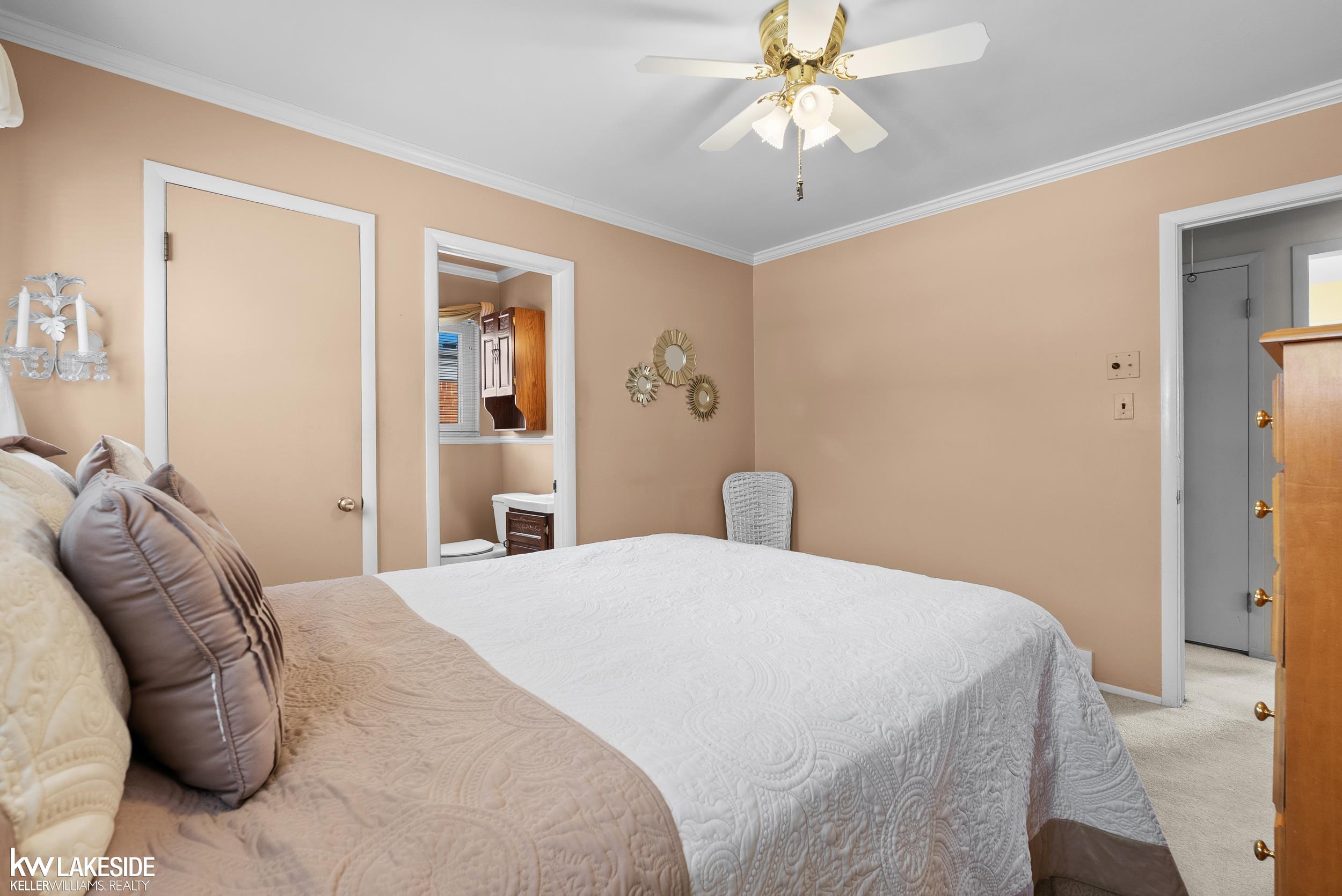 Saint Clair Shores, MI, 48082