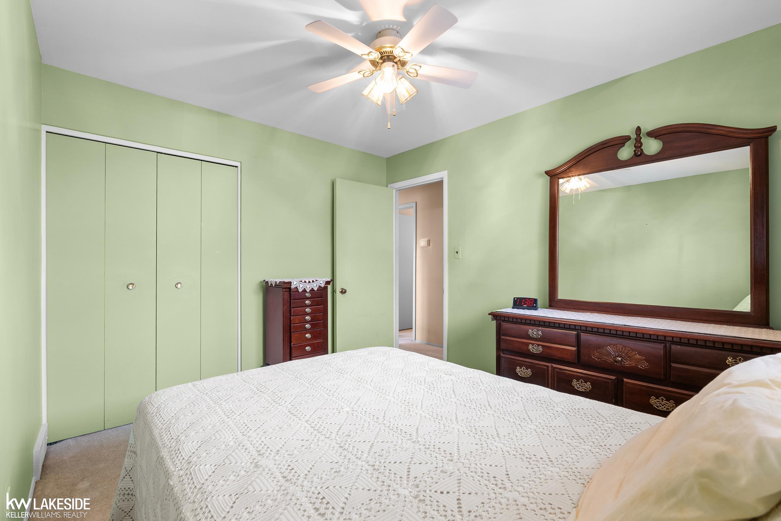 Saint Clair Shores, MI, 48082