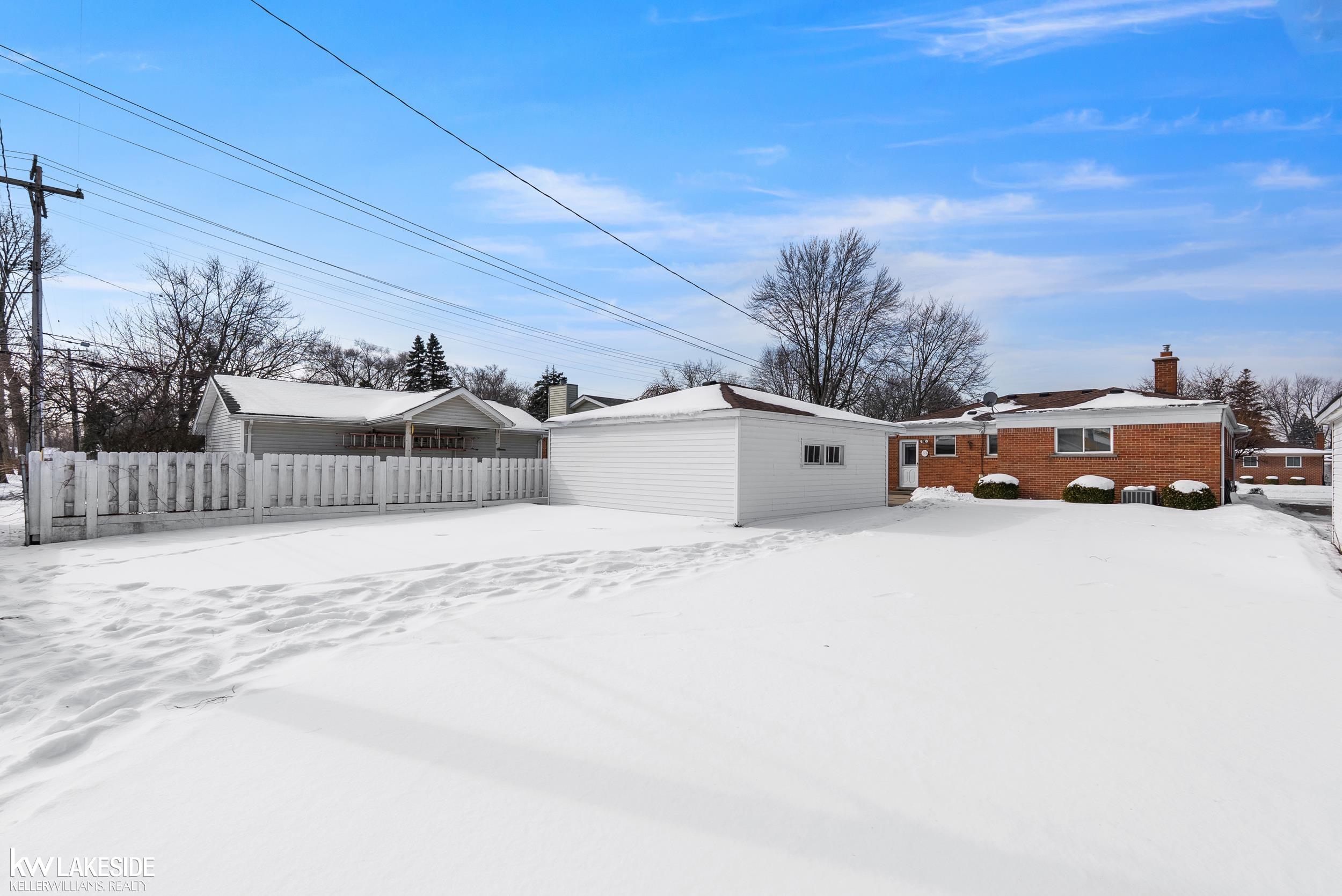 Saint Clair Shores, MI, 48082