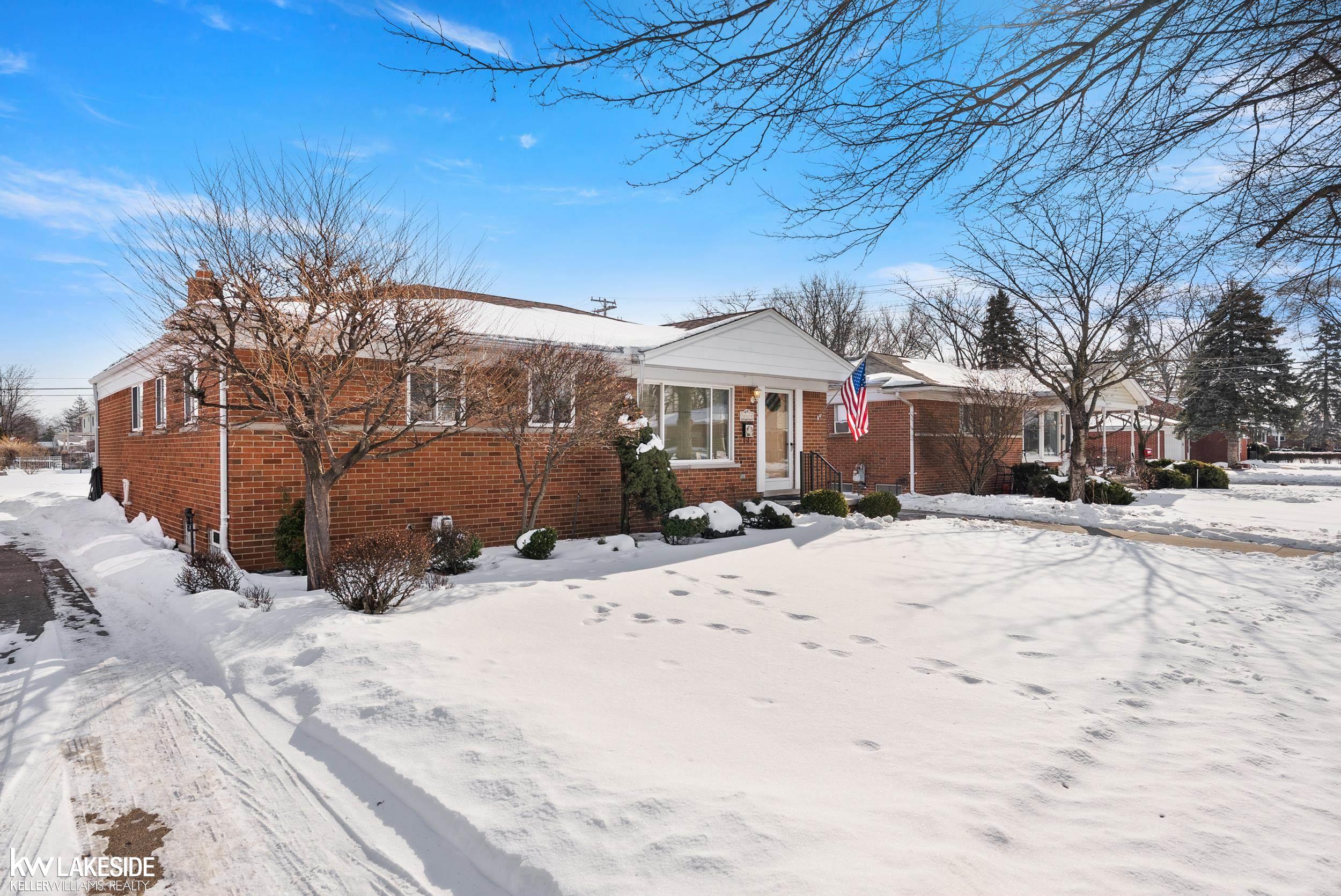 Saint Clair Shores, MI, 48082