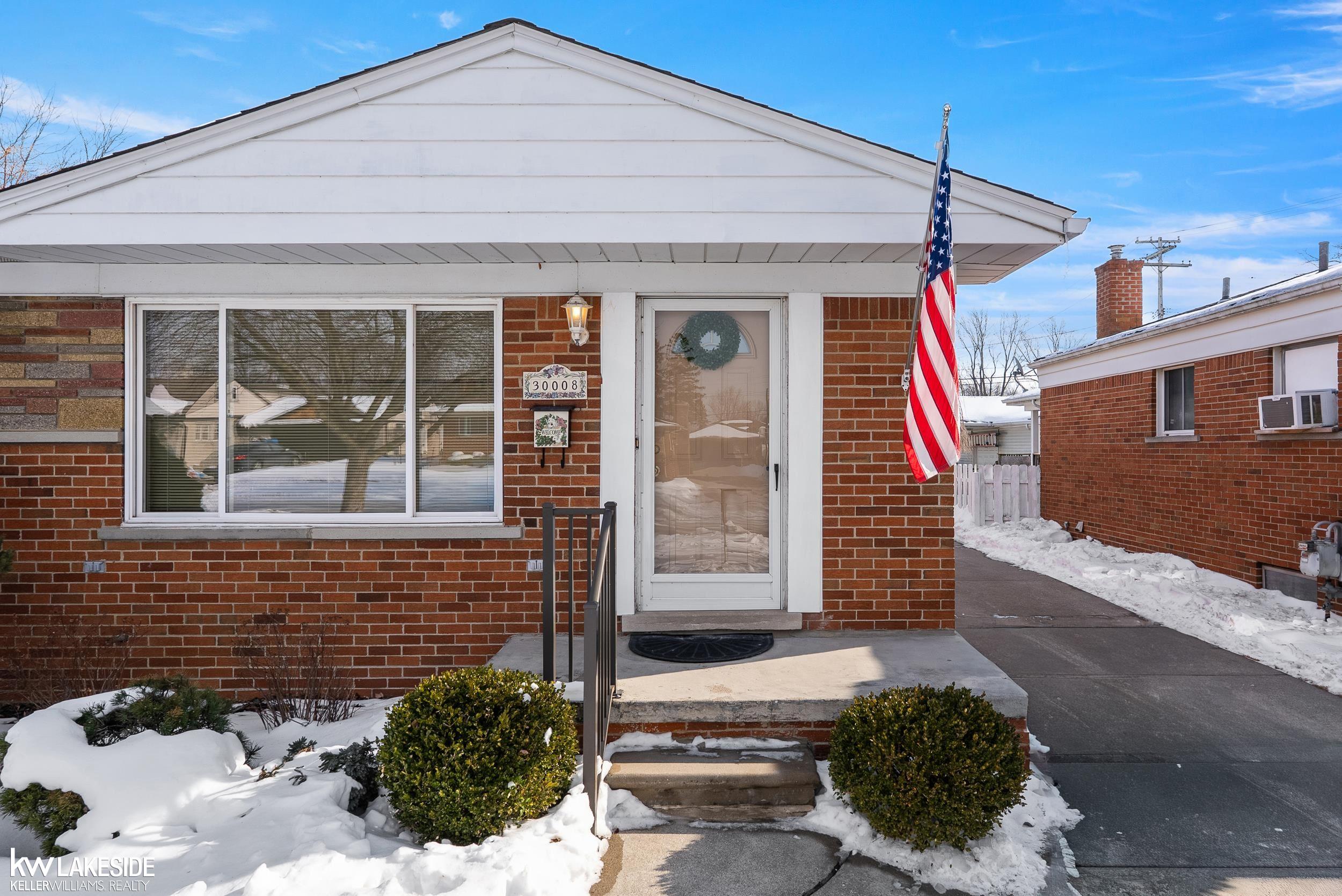 Saint Clair Shores, MI, 48082