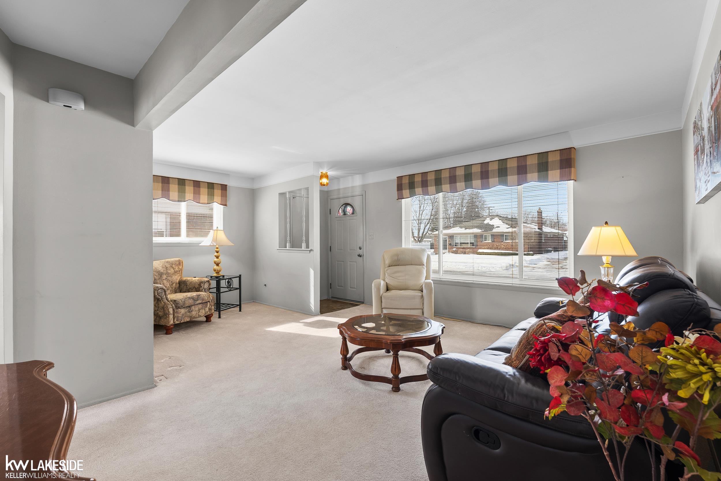 Saint Clair Shores, MI, 48082