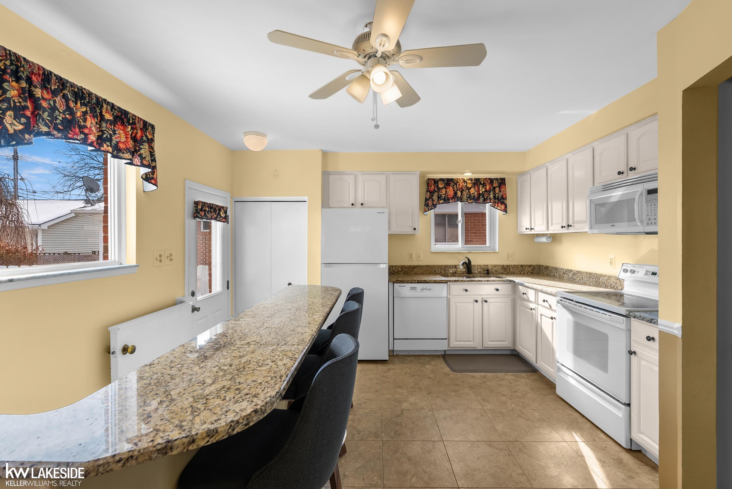 Saint Clair Shores, MI, 48082