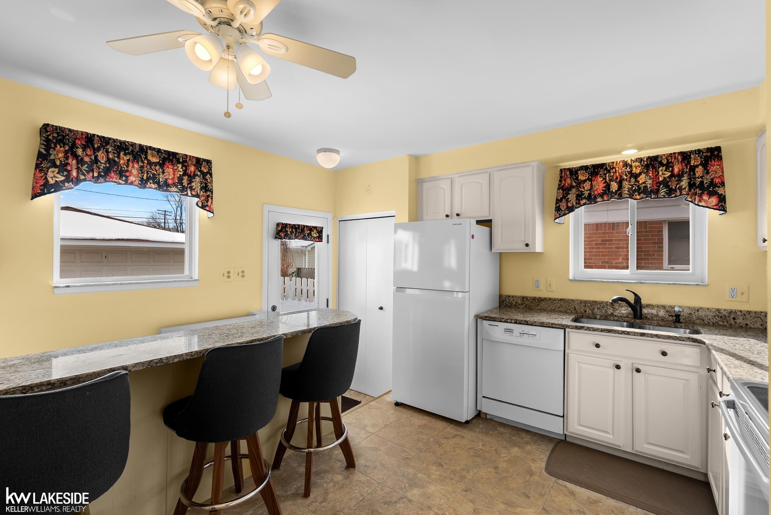 Saint Clair Shores, MI, 48082