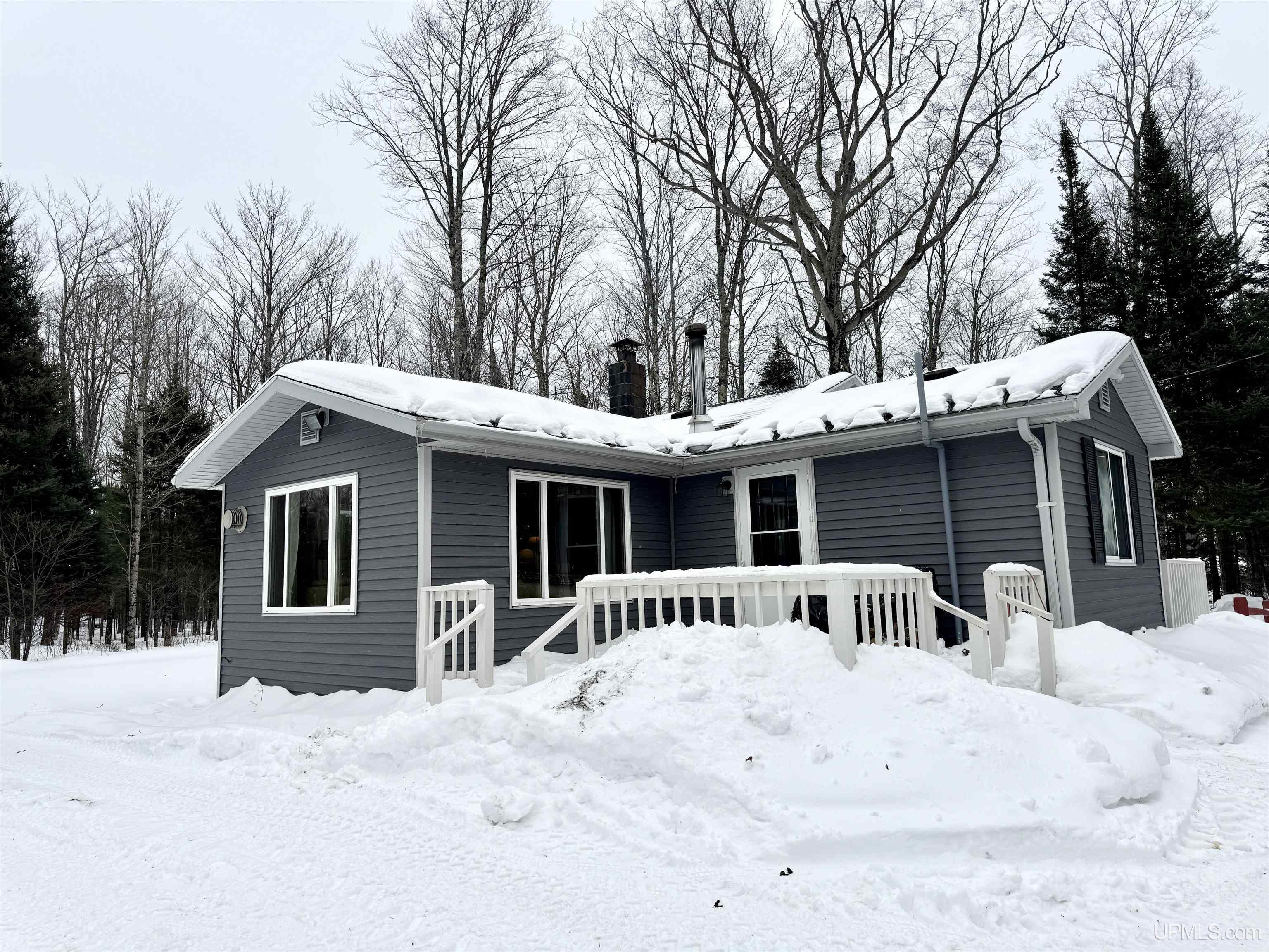 Homes for sale in Rapid River, MI | 7230 Osier 40Th Rd Rd, Rapid River, MI 49878 | MLS# 50199326