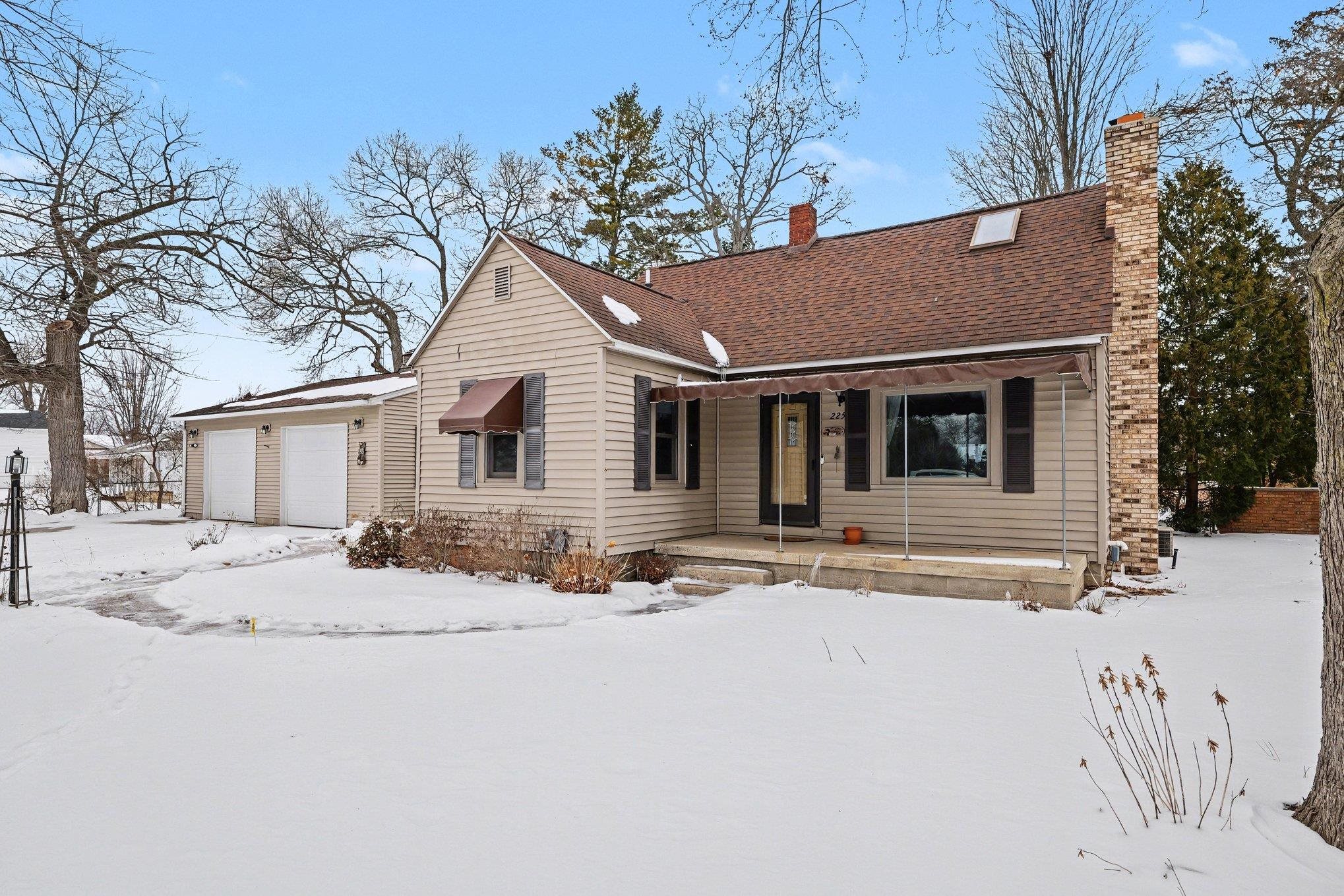 225 Lagoon Beach Drive, Bay City, MI, 48706