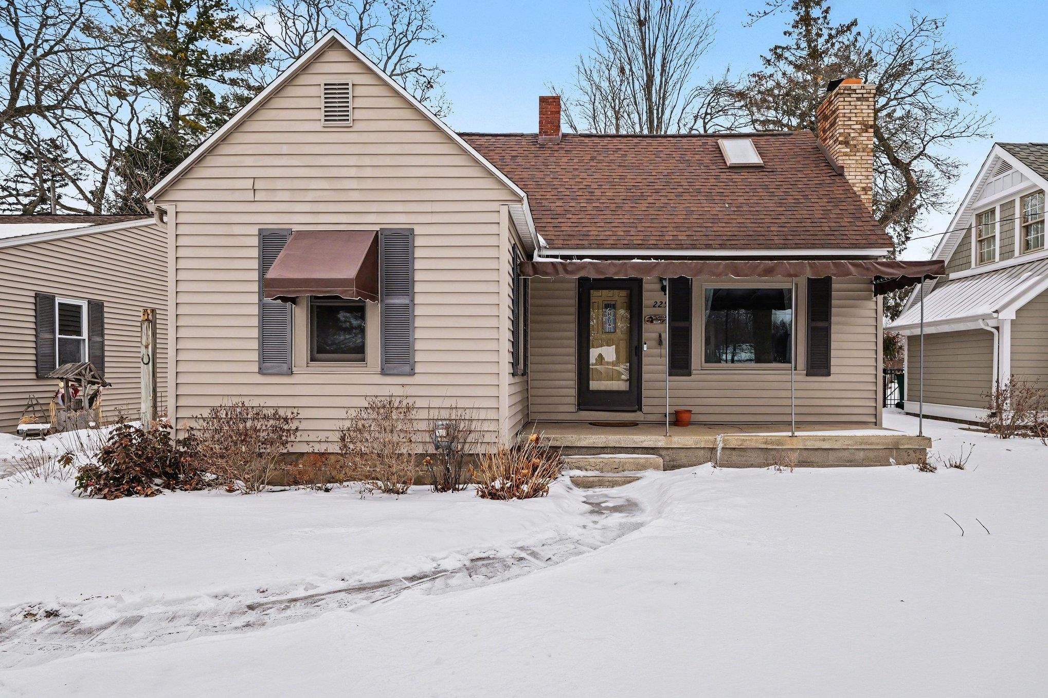 225 Lagoon Beach Drive, Bay City, MI, 48706