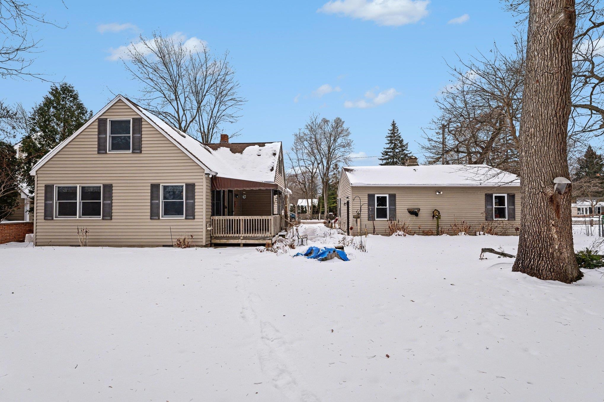 225 Lagoon Beach Drive, Bay City, MI, 48706