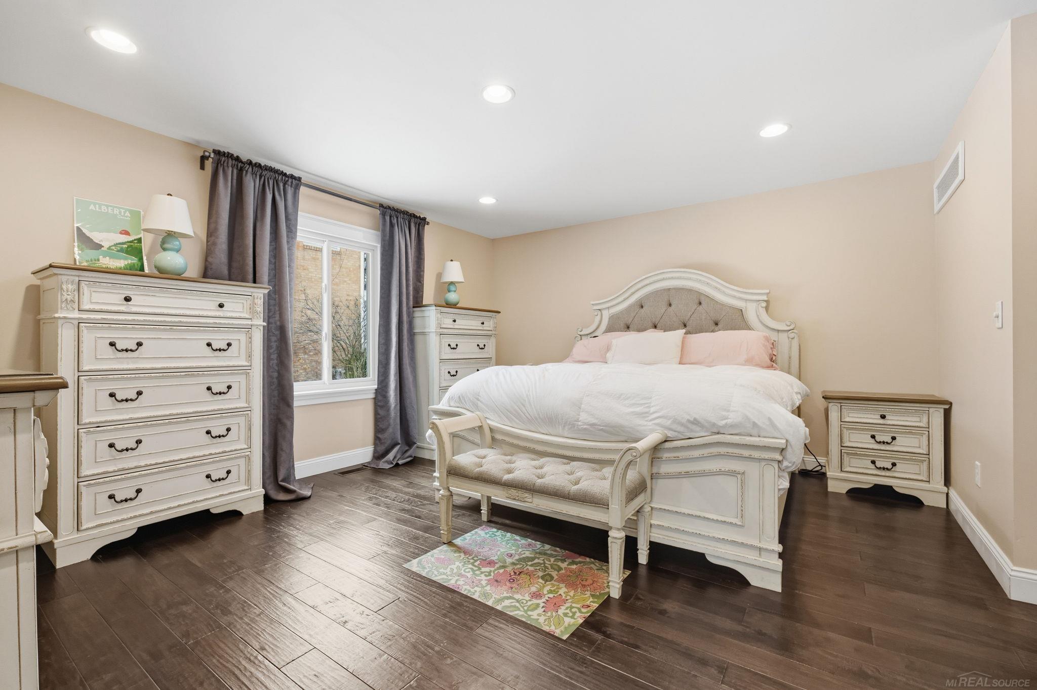 3494 Highland Drive, Bay City, MI, 48706