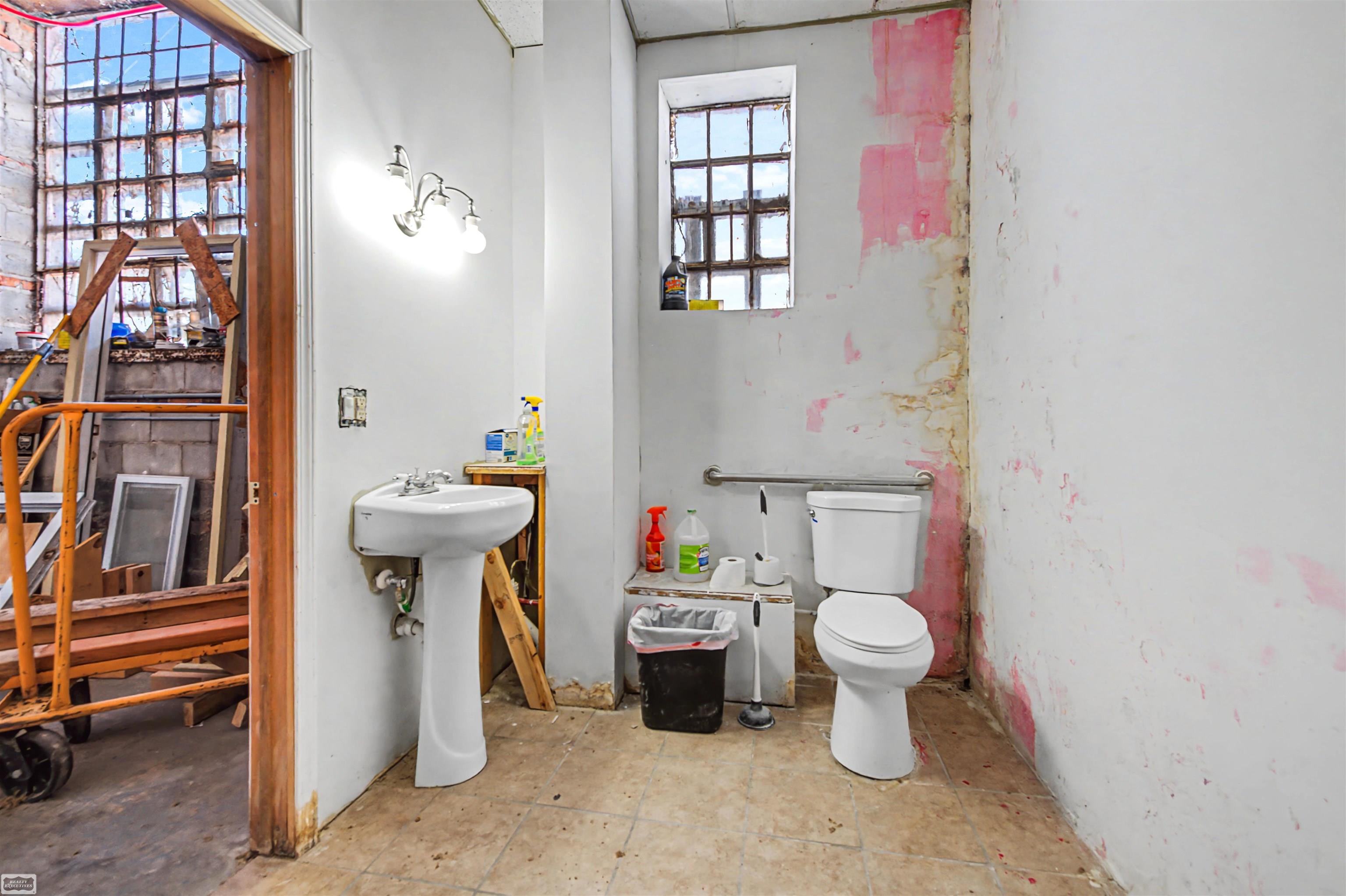 14701 Harper Avenue, Detroit, MI, 48224