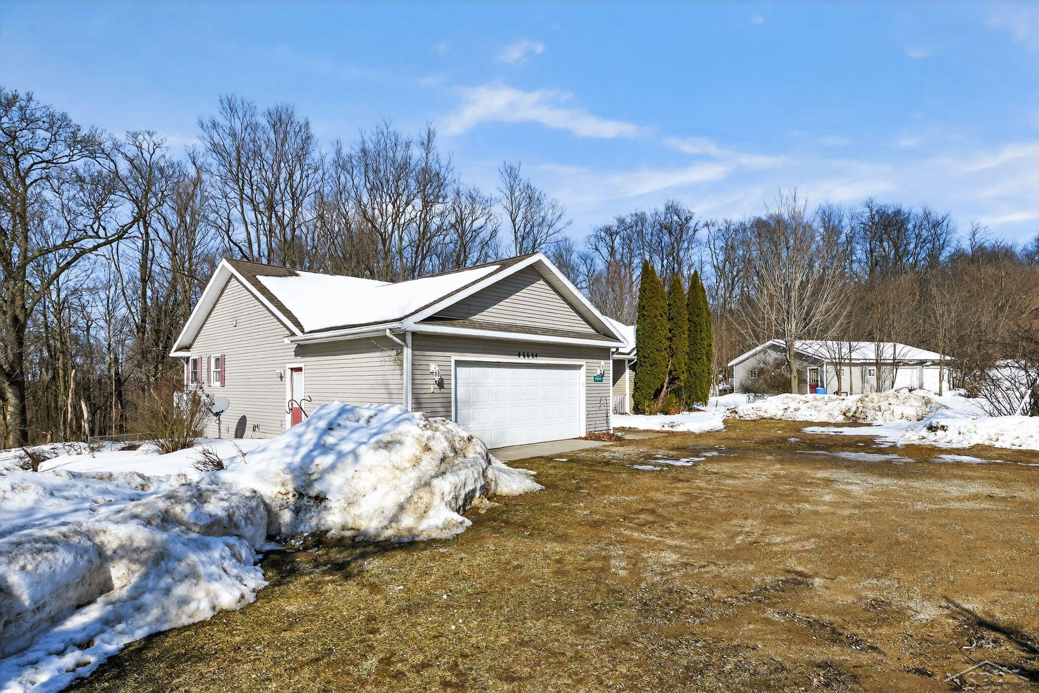 46664 County Road 374 Highway, Paw Paw, MI, 49079