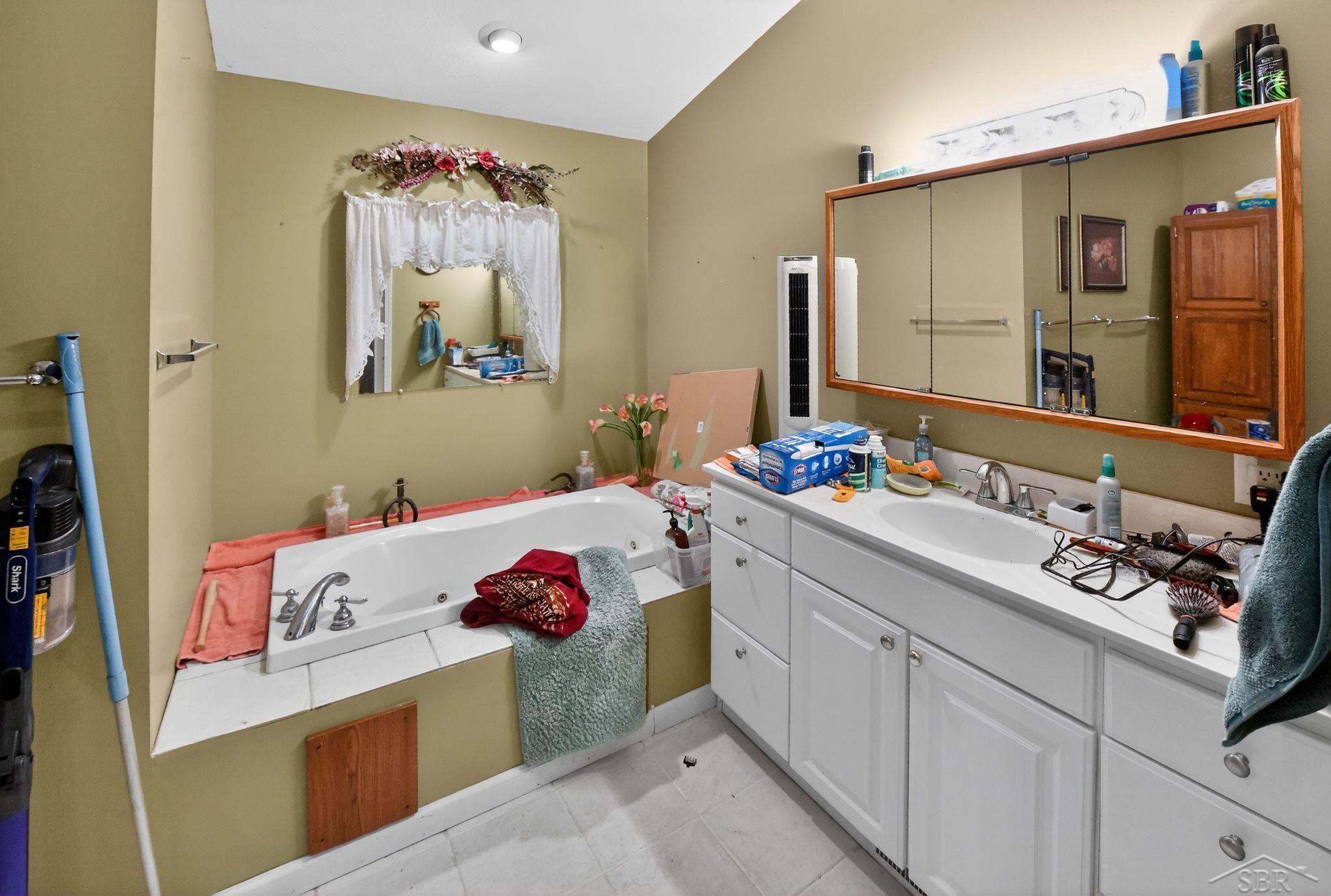 46664 County Road 374 Highway, Paw Paw, MI, 49079