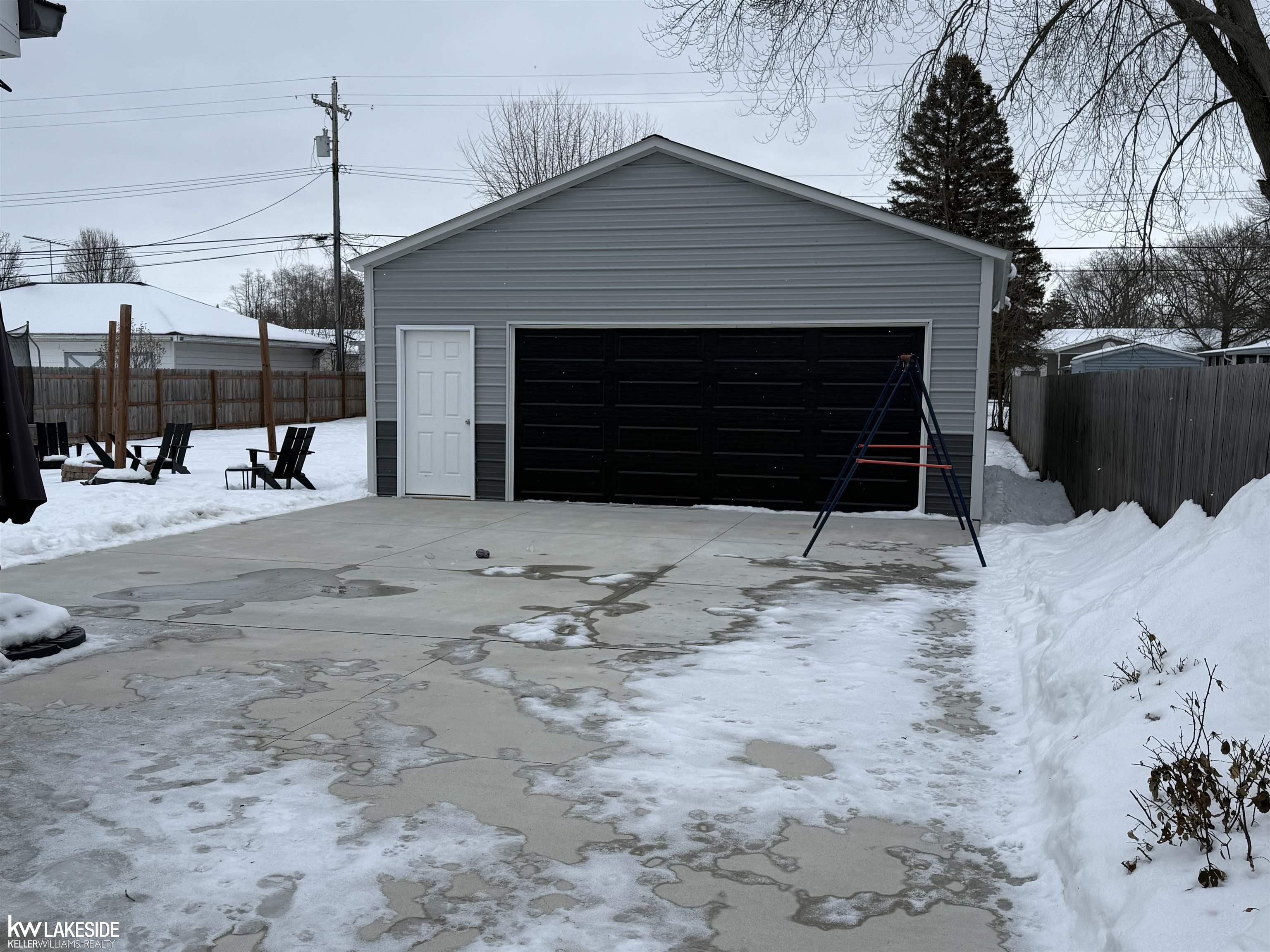 Marysville, MI, 48040