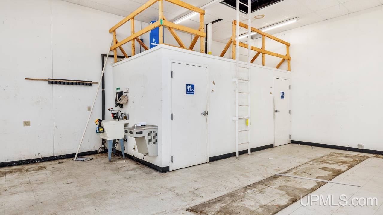 W8145 Us2 Highway, Iron Mountain, MI, 49801