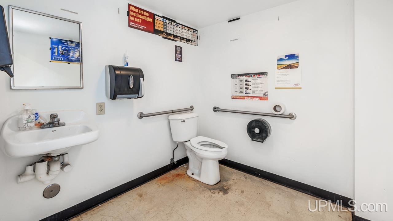 W8145 Us2 Highway, Iron Mountain, MI, 49801