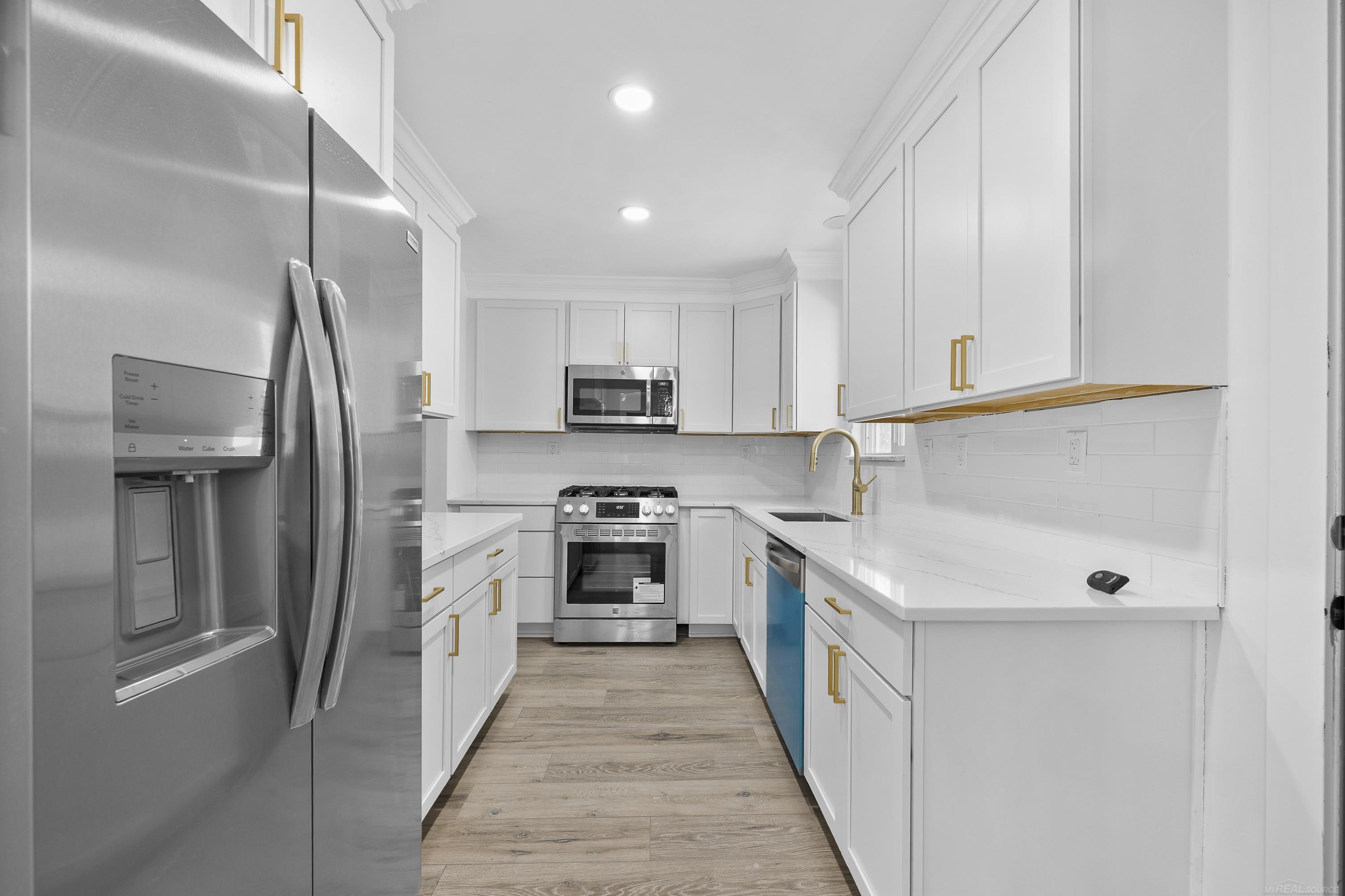 2051 Avondale Street, Sylvan Lake, MI, 48320