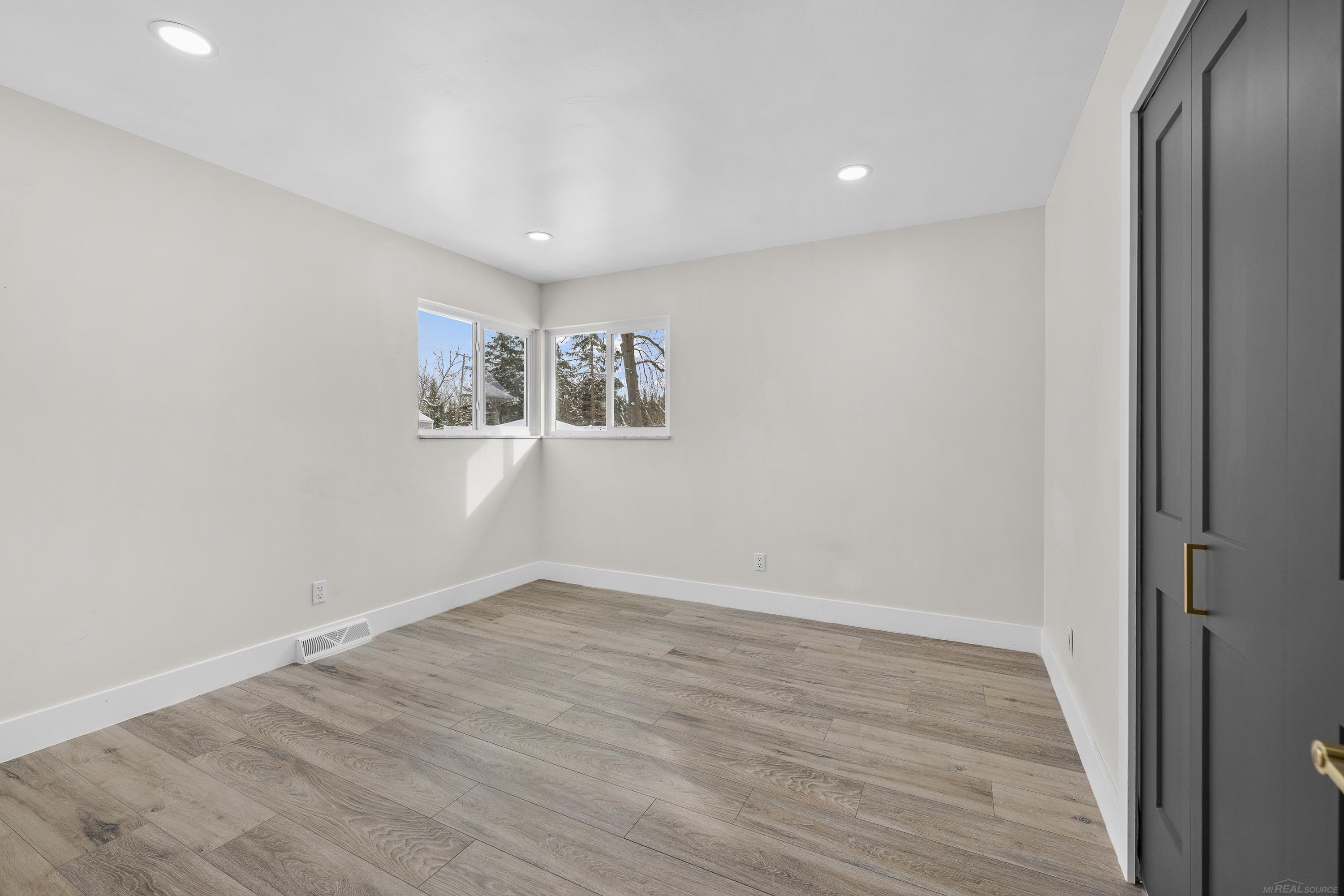 2051 Avondale Street, Sylvan Lake, MI, 48320