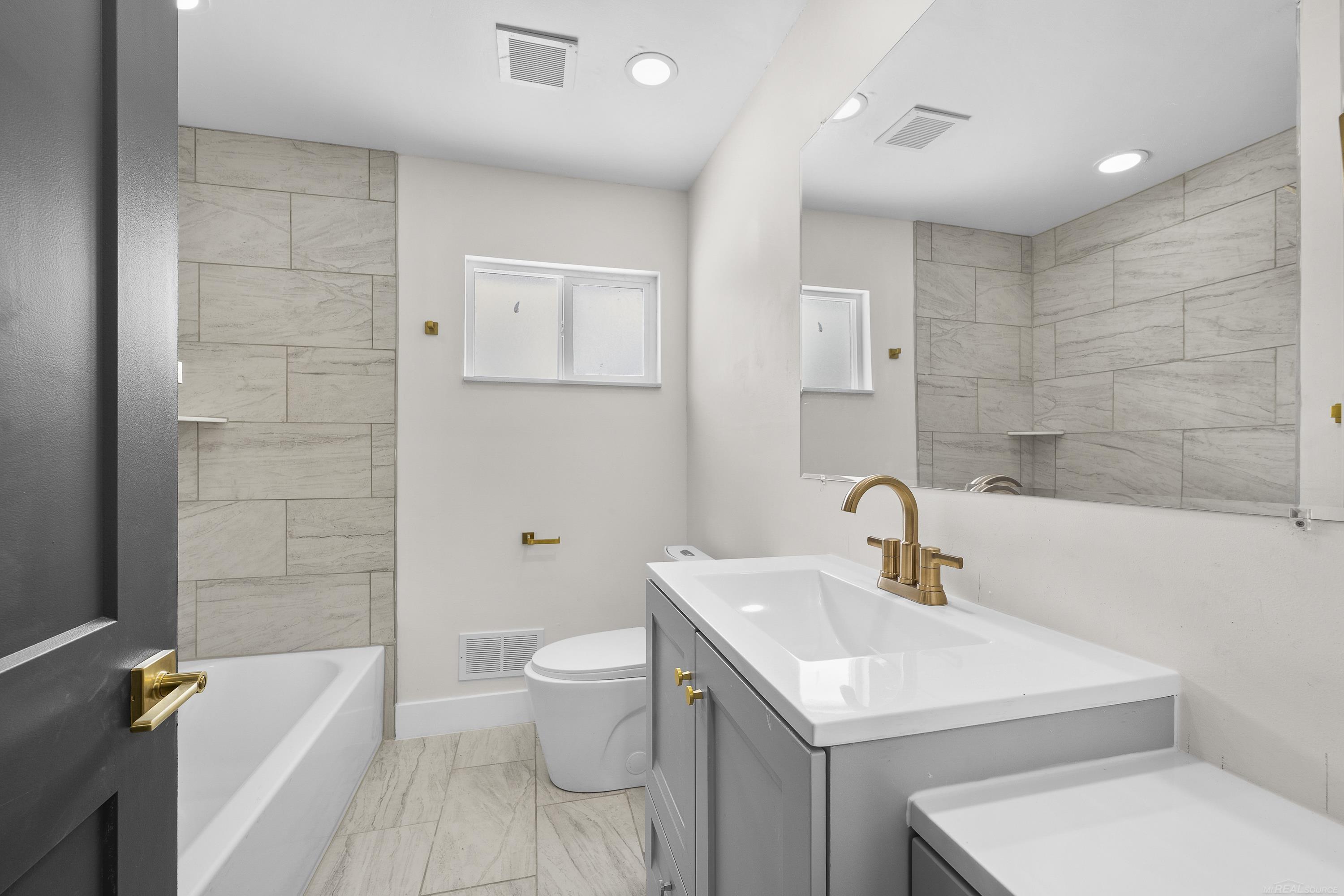 2051 Avondale Street, Sylvan Lake, MI, 48320