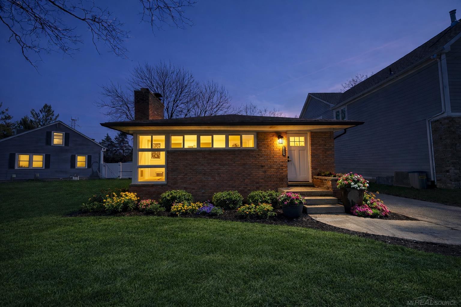 2051 Avondale Street, Sylvan Lake, MI, 48320