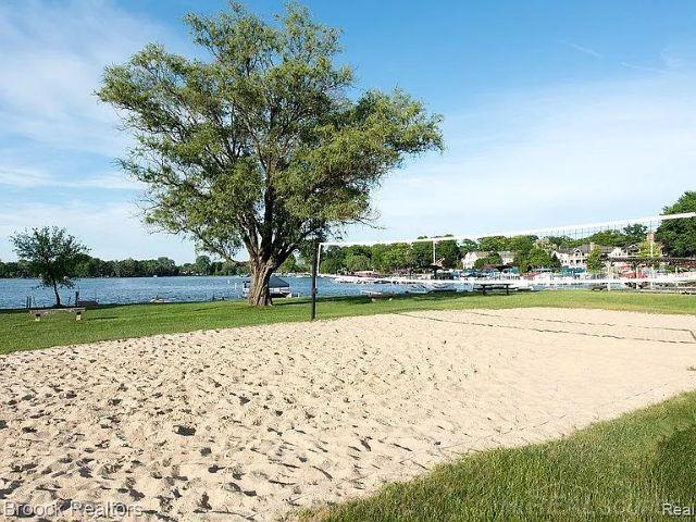 2051 Avondale Street, Sylvan Lake, MI, 48320